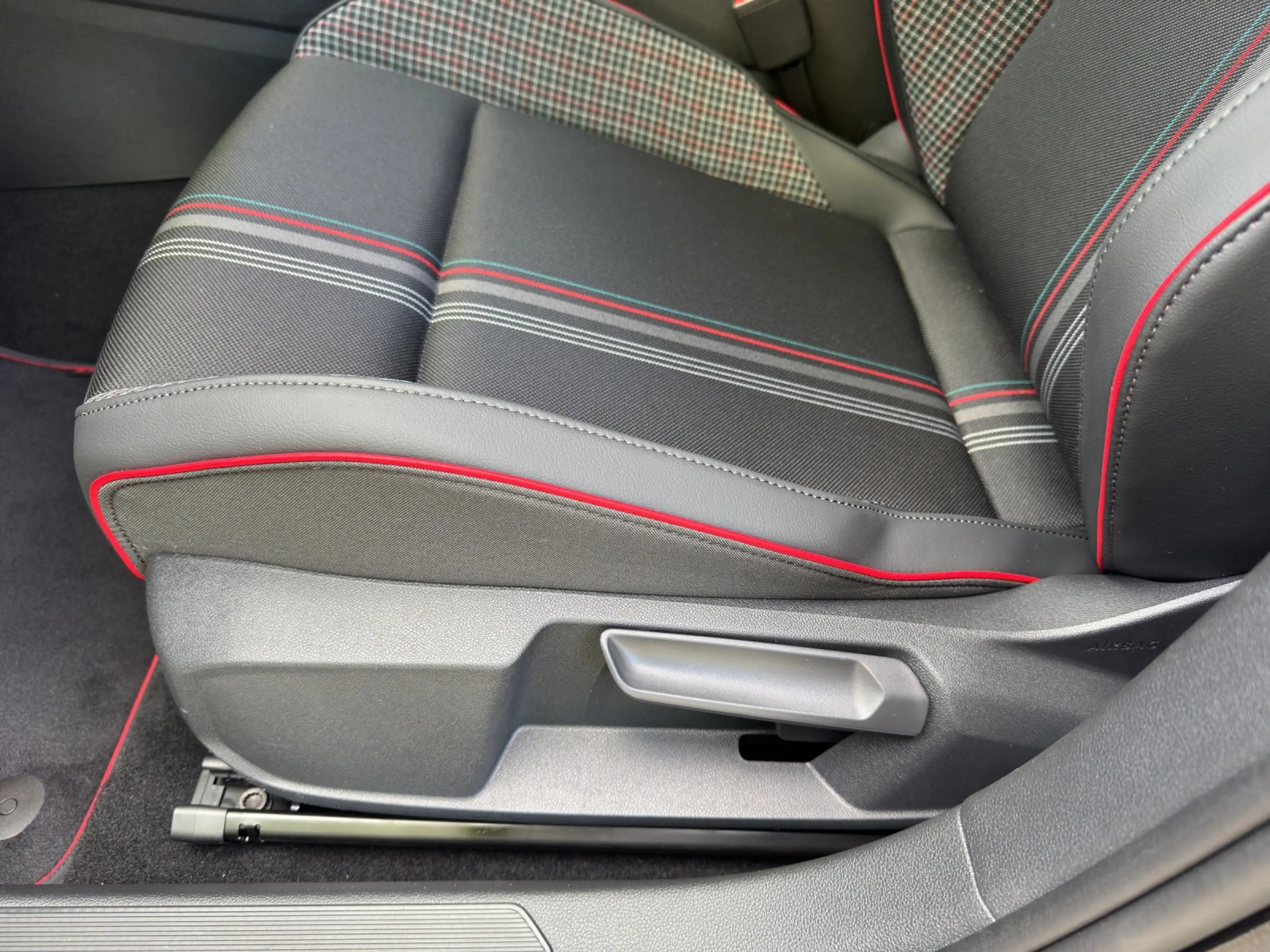 Volkswagen Golf GTI 2.0 TSI DSG 50 EDITION — photo 14