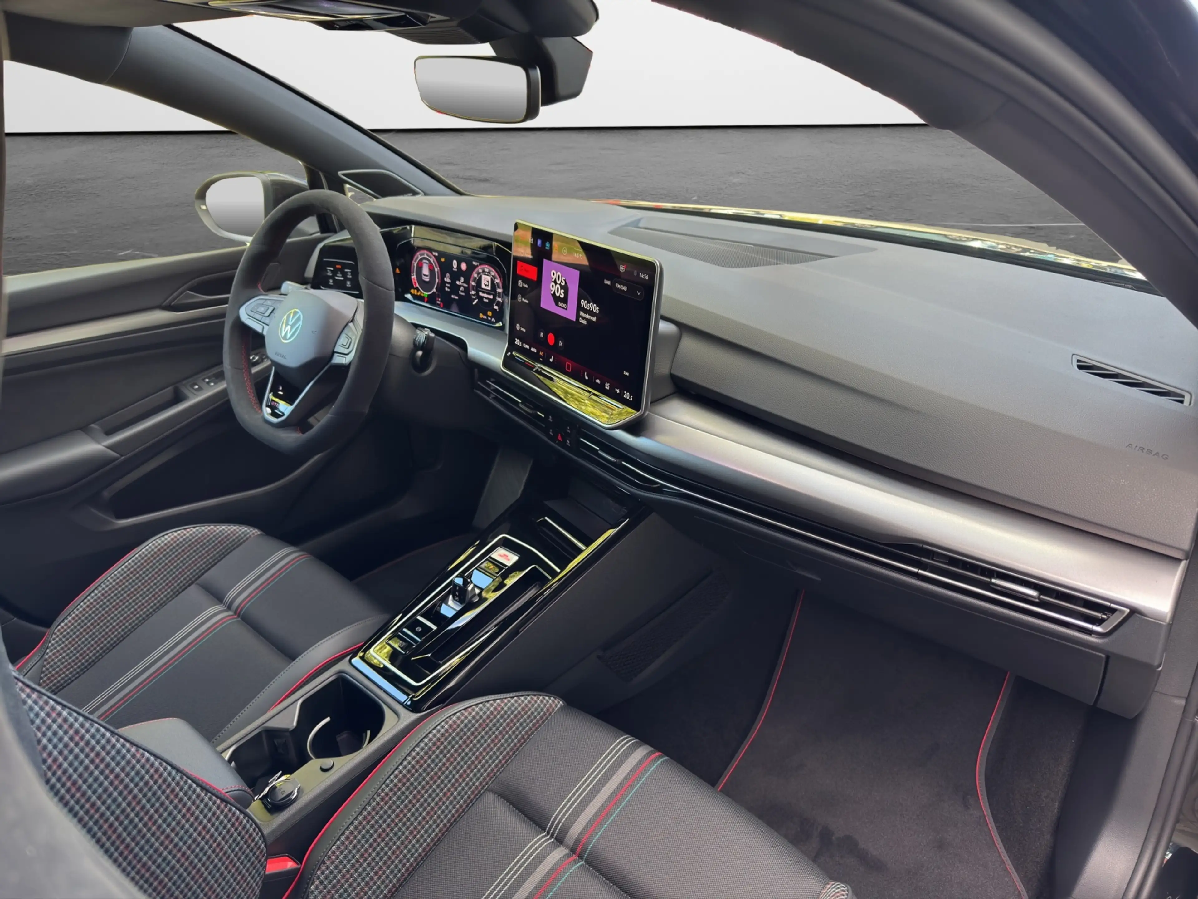 Volkswagen Golf GTI 2.0 TSI DSG 50 EDITION — photo 13