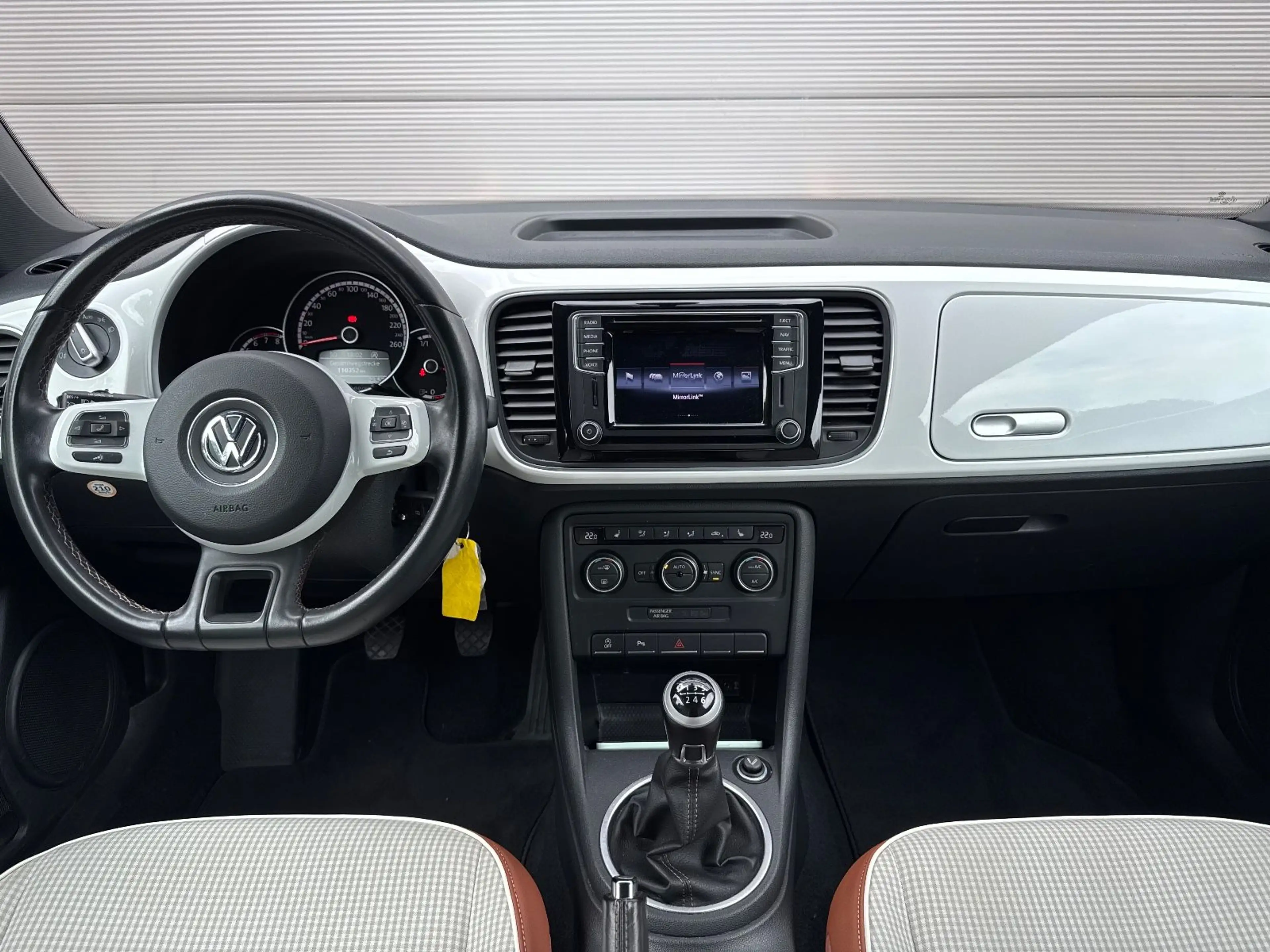 Volkswagen Beetle 1.2 TSI Cup BMT Navi Shz PDC — photo 14