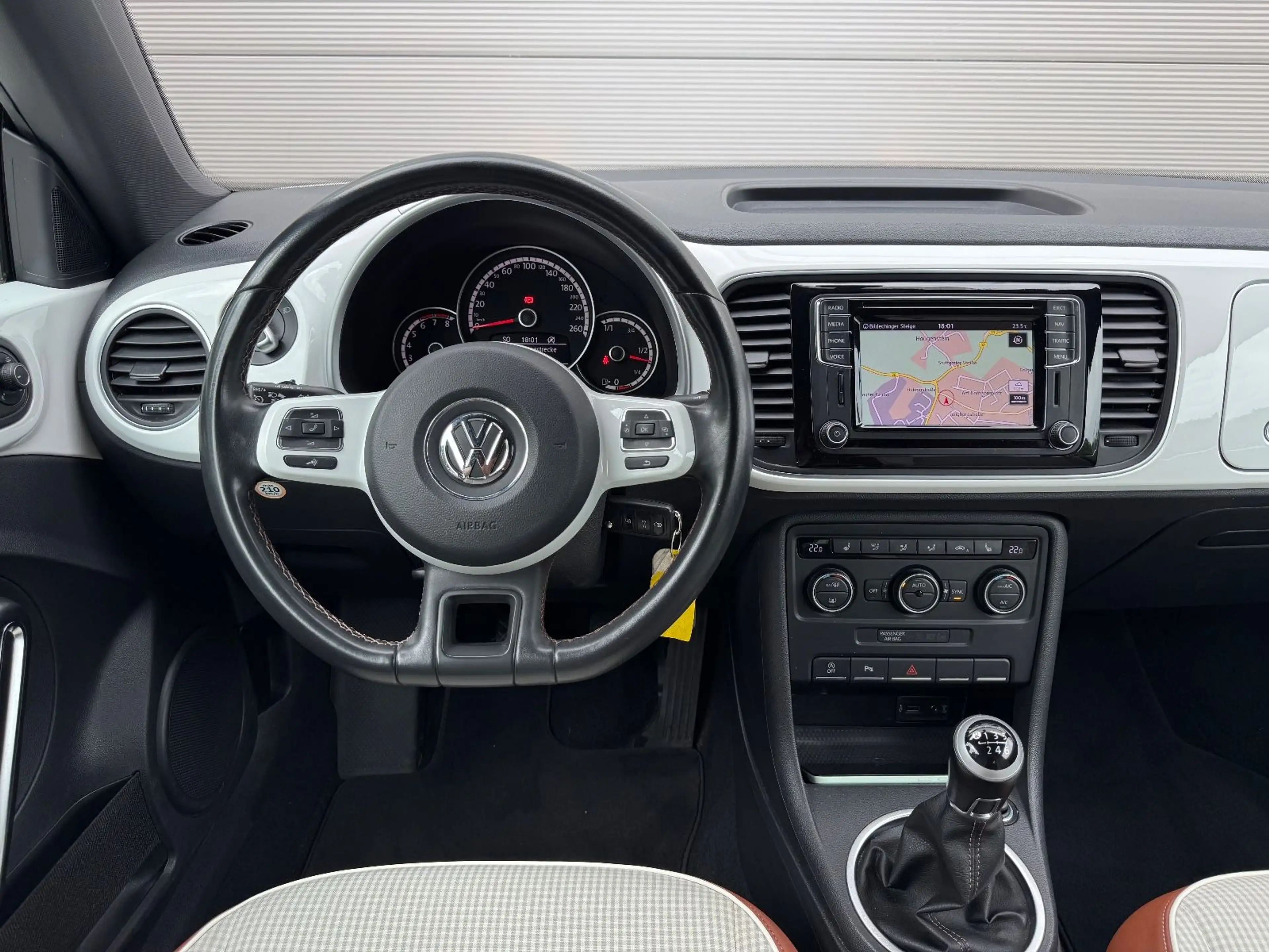 Volkswagen Beetle 1.2 TSI Cup BMT Navi Shz PDC — photo 13