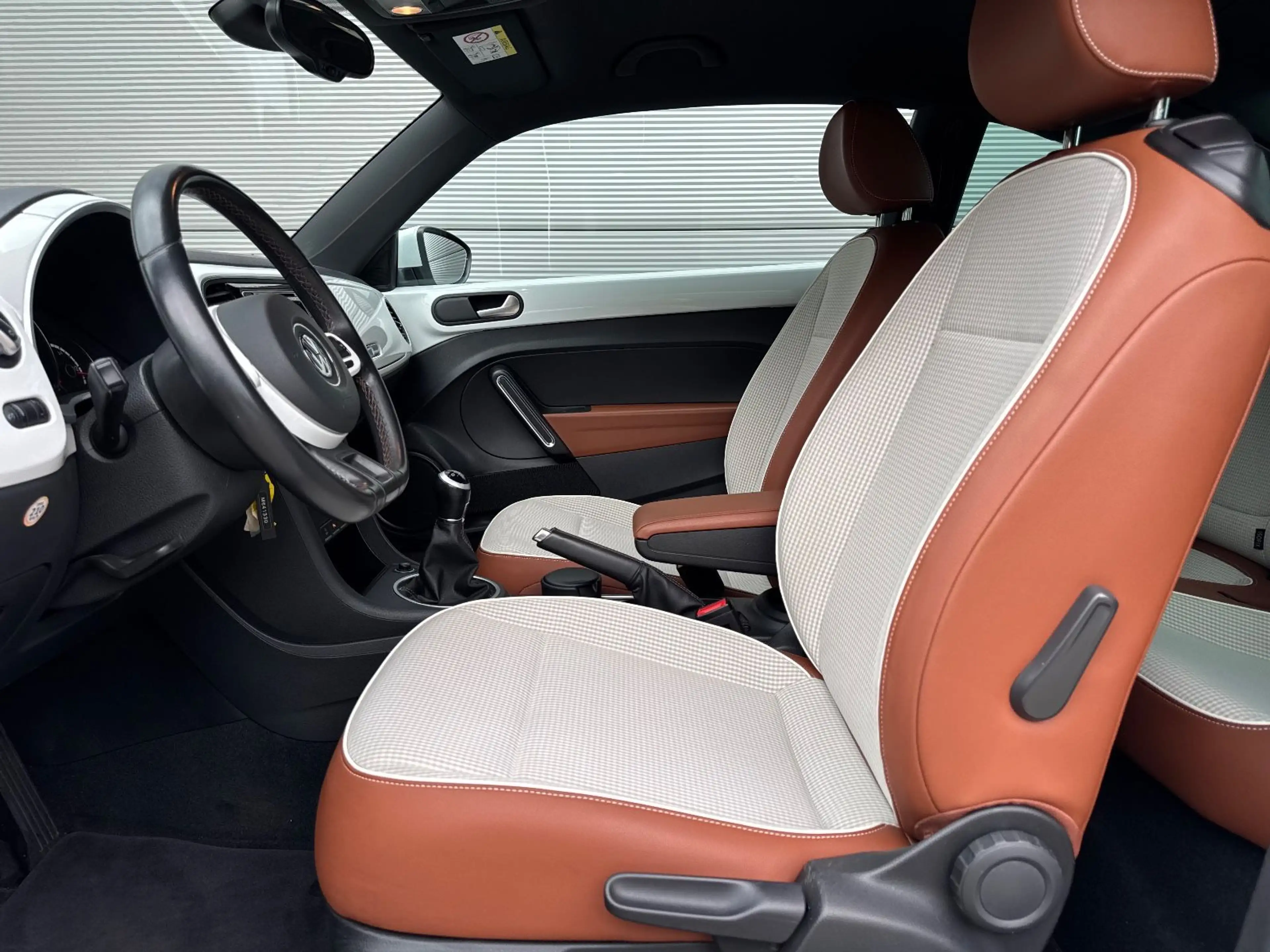 Volkswagen Beetle 1.2 TSI Cup BMT Navi Shz PDC — photo 10