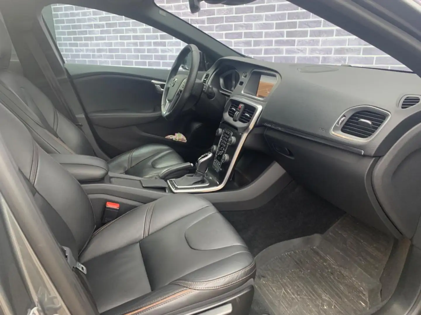 Volvo V40 Cross Country 1.5 T3 Polar+ Luxury Gris - 2