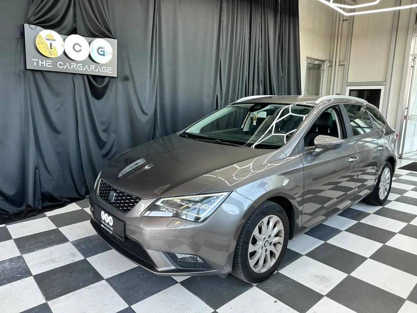 SEAT Leon Style Grau - 1