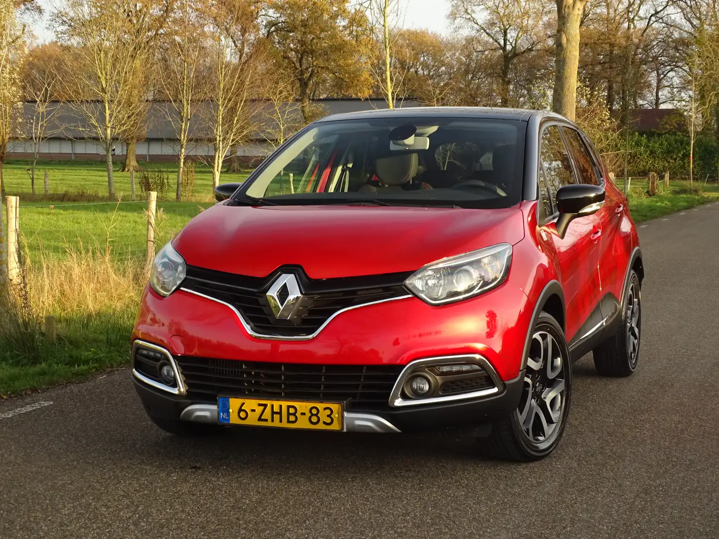 Renault Captur 1.2 TCe Helly Hansen | All wheater | Camera | Trek Rot - 2