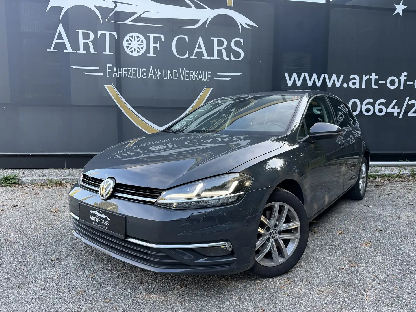 Volkswagen Golf VII 1.6 TDI DSG /LED/PDC/SHZ/Navi/ Ab 193 Euro im Grau - 1
