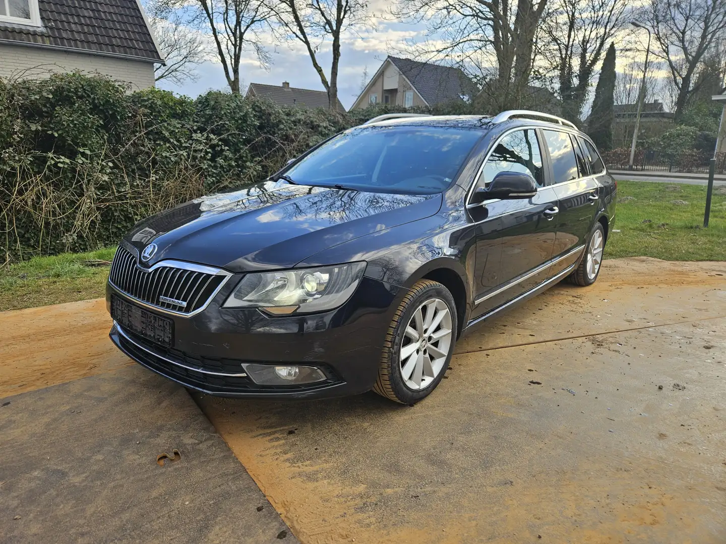 Skoda Superb Combi 1.6 TDI Ambition Business Zwart - 1