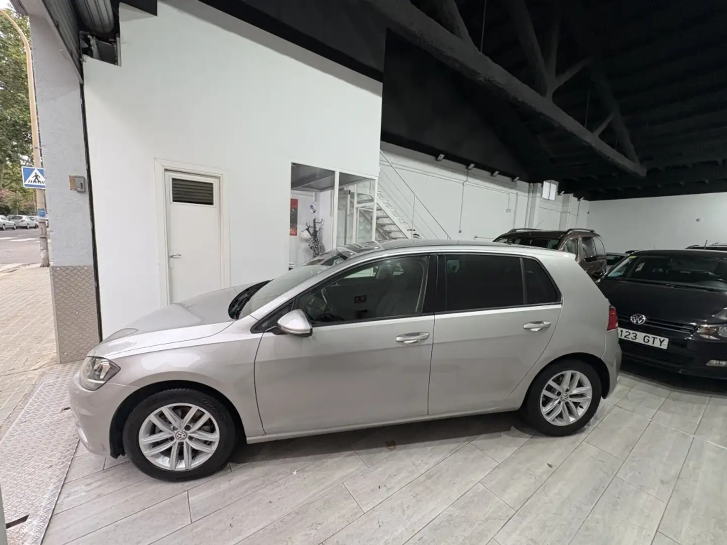 Volkswagen Golf 1.4 TSI Advance DSG7 92kW(4.75) Gris - 2