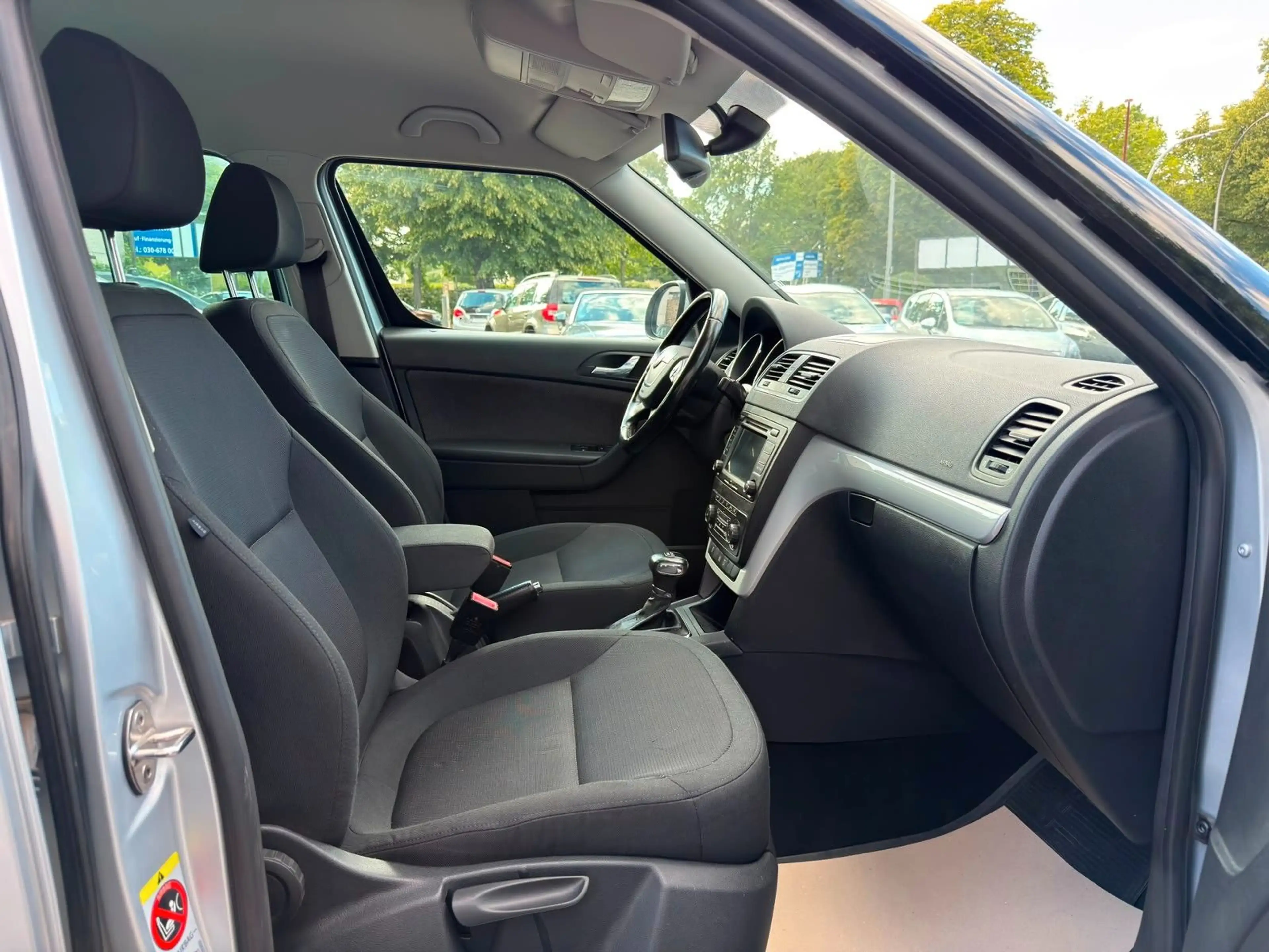 Skoda Yeti 2.0 TDI DSG Ambition Plus Edition 4x4 — photo 15