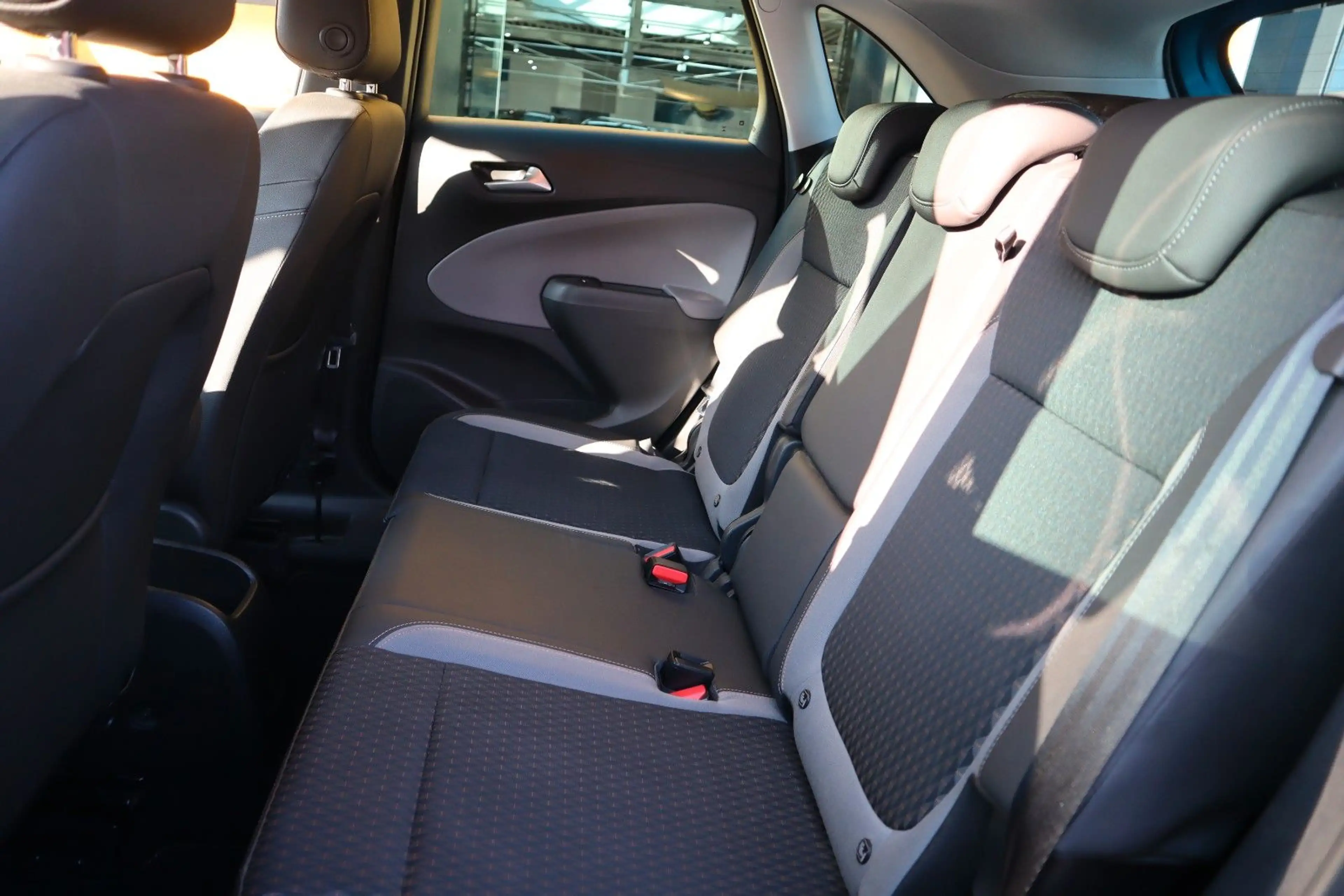 Opel Crossland X Crossland 1.2T AT6 Innovation — photo 5