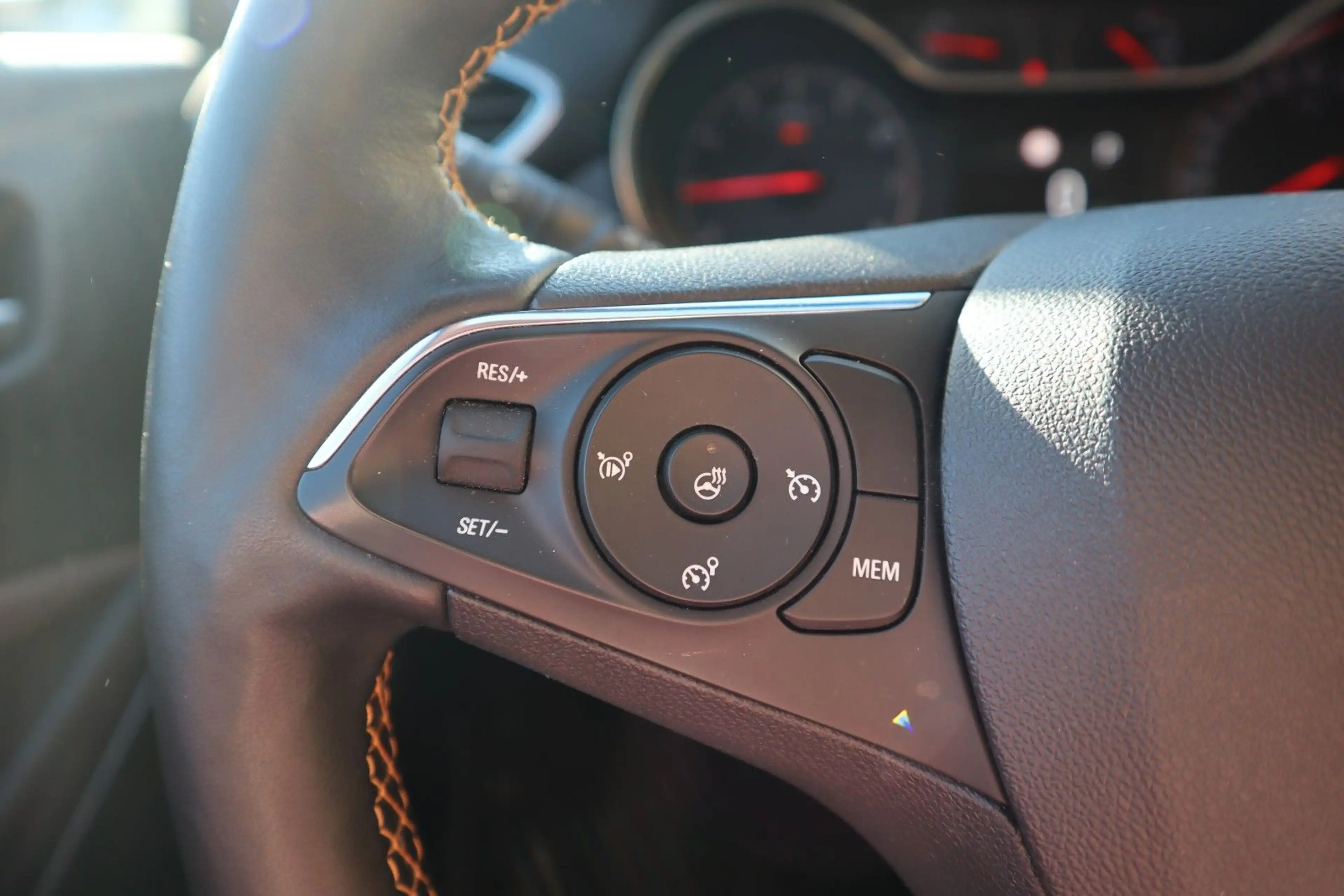 Opel Crossland X Crossland 1.2T AT6 Innovation — photo 9