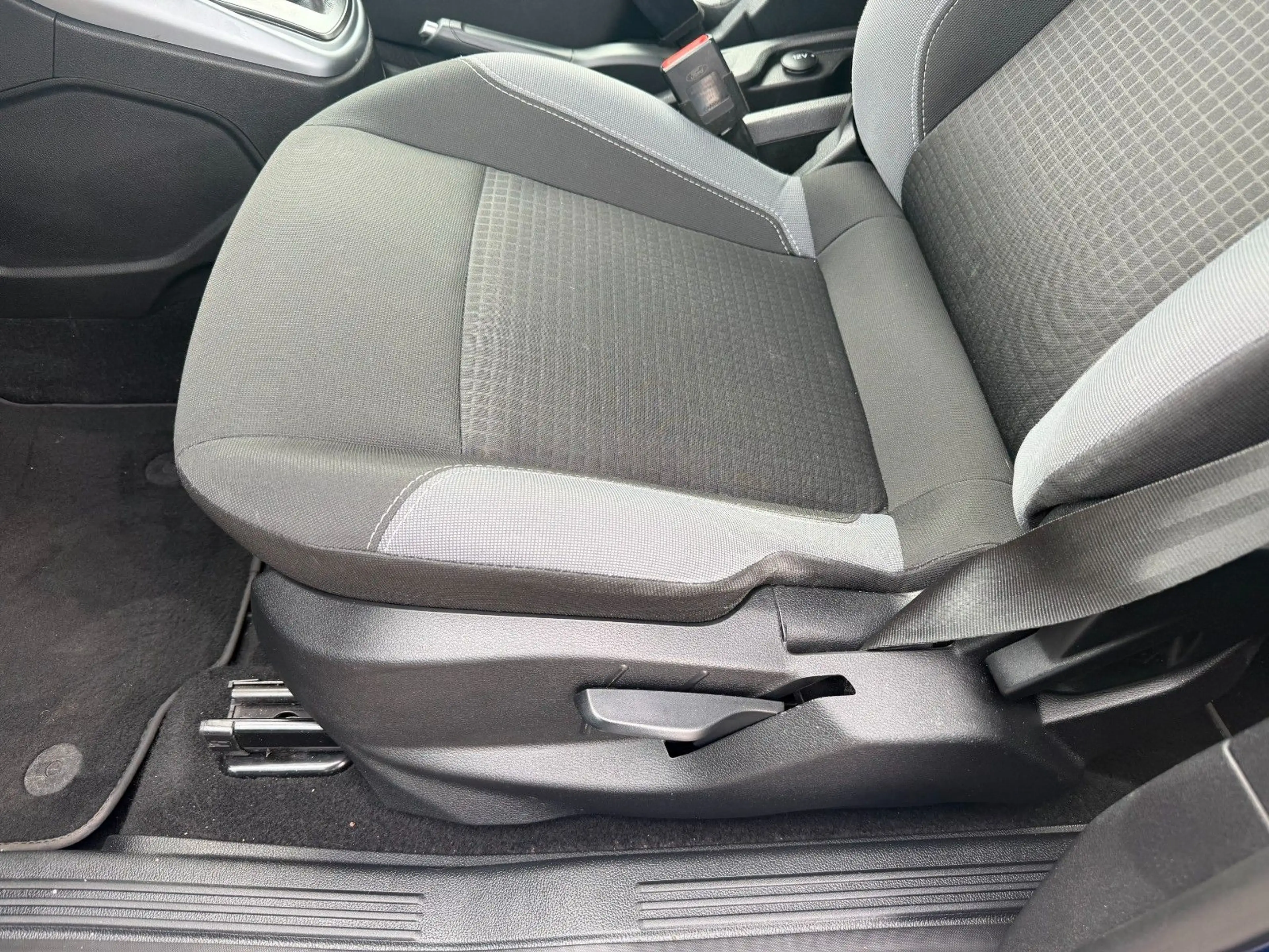 Ford B-Max B-MAX Sync Edition — photo 4