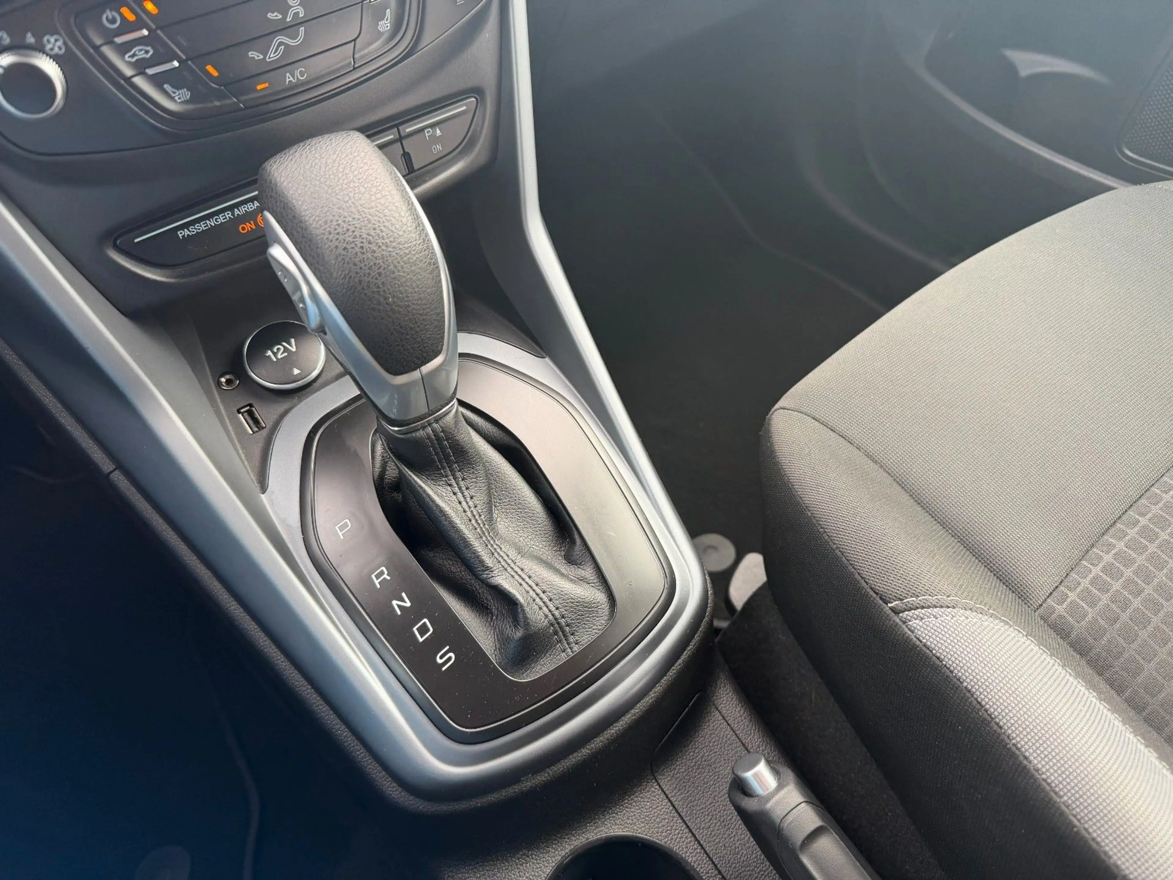 Ford B-Max B-MAX Sync Edition — photo 11