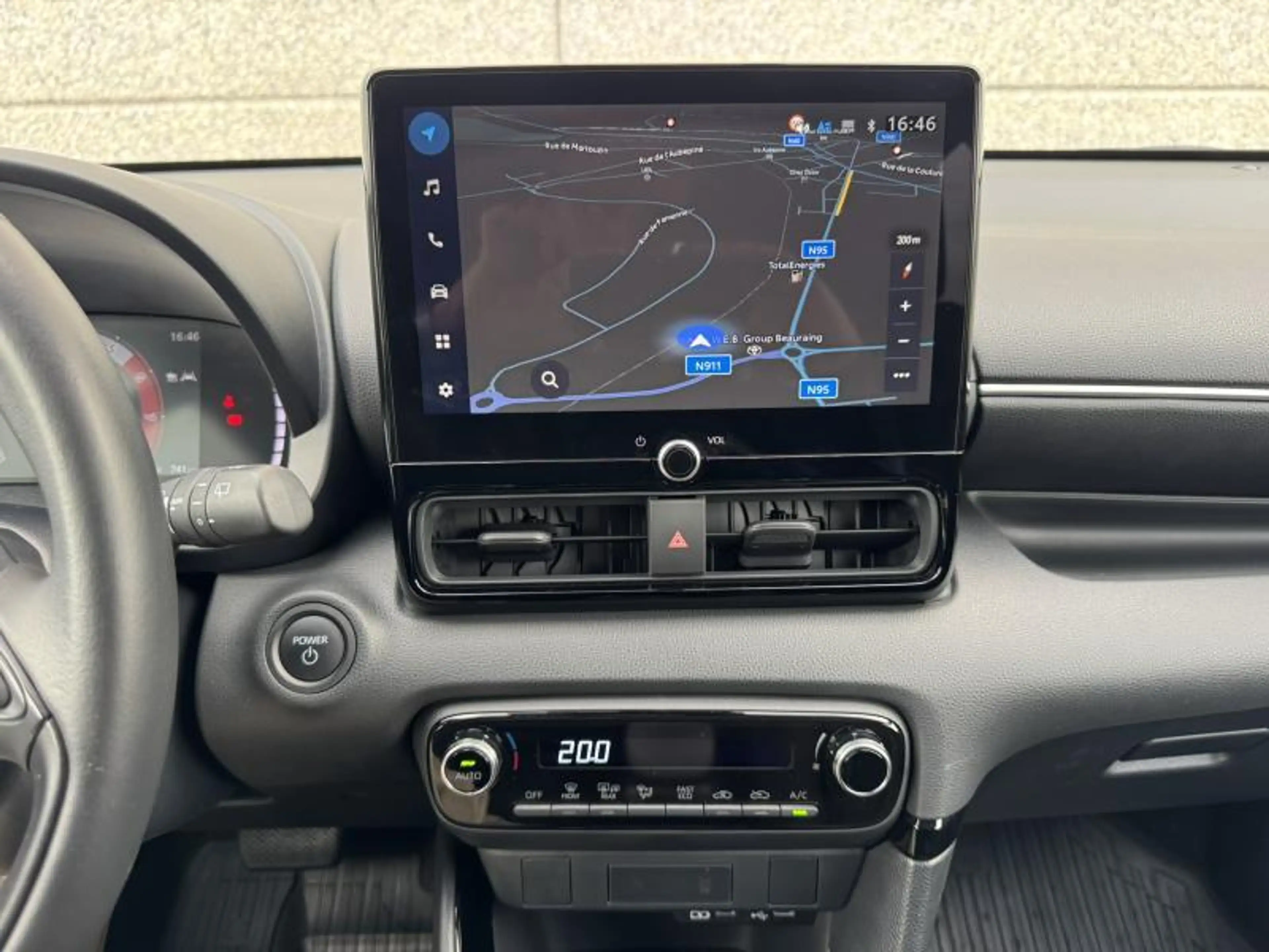 Toyota Yaris 1.5 TNGA Hybride CVT Iconic de direction ! — photo 19