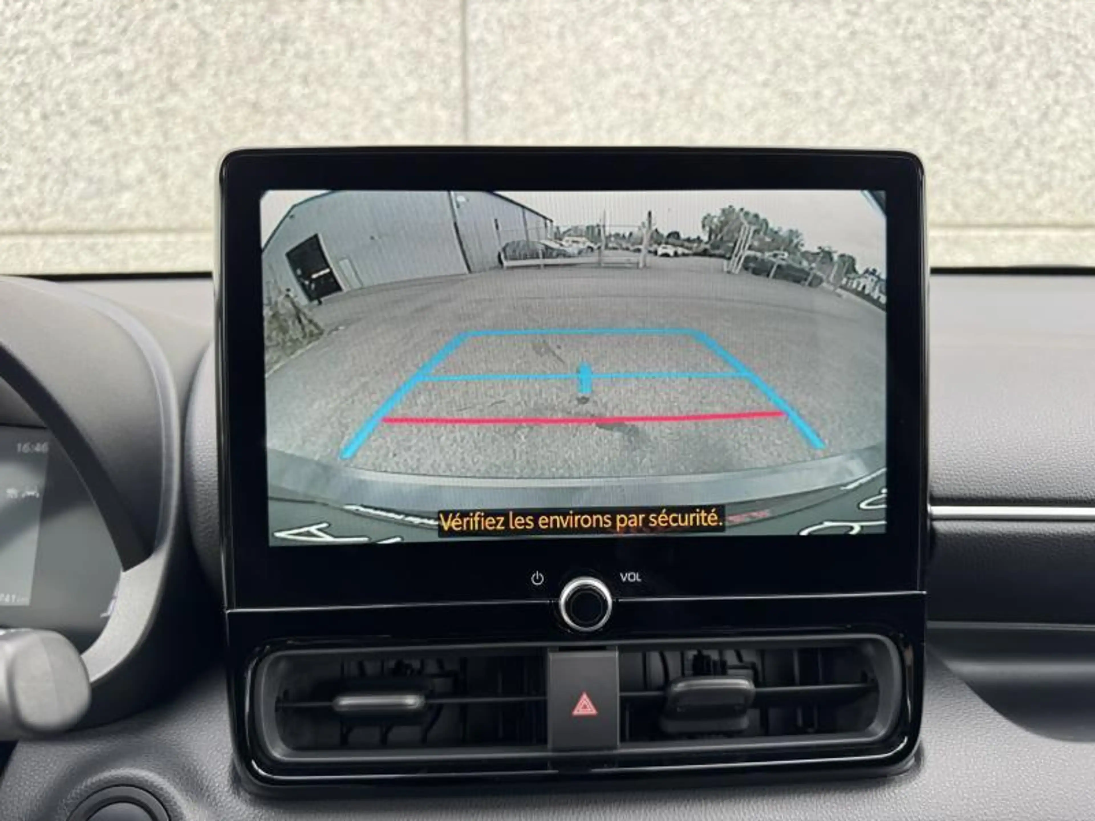 Toyota Yaris 1.5 TNGA Hybride CVT Iconic de direction ! — photo 23