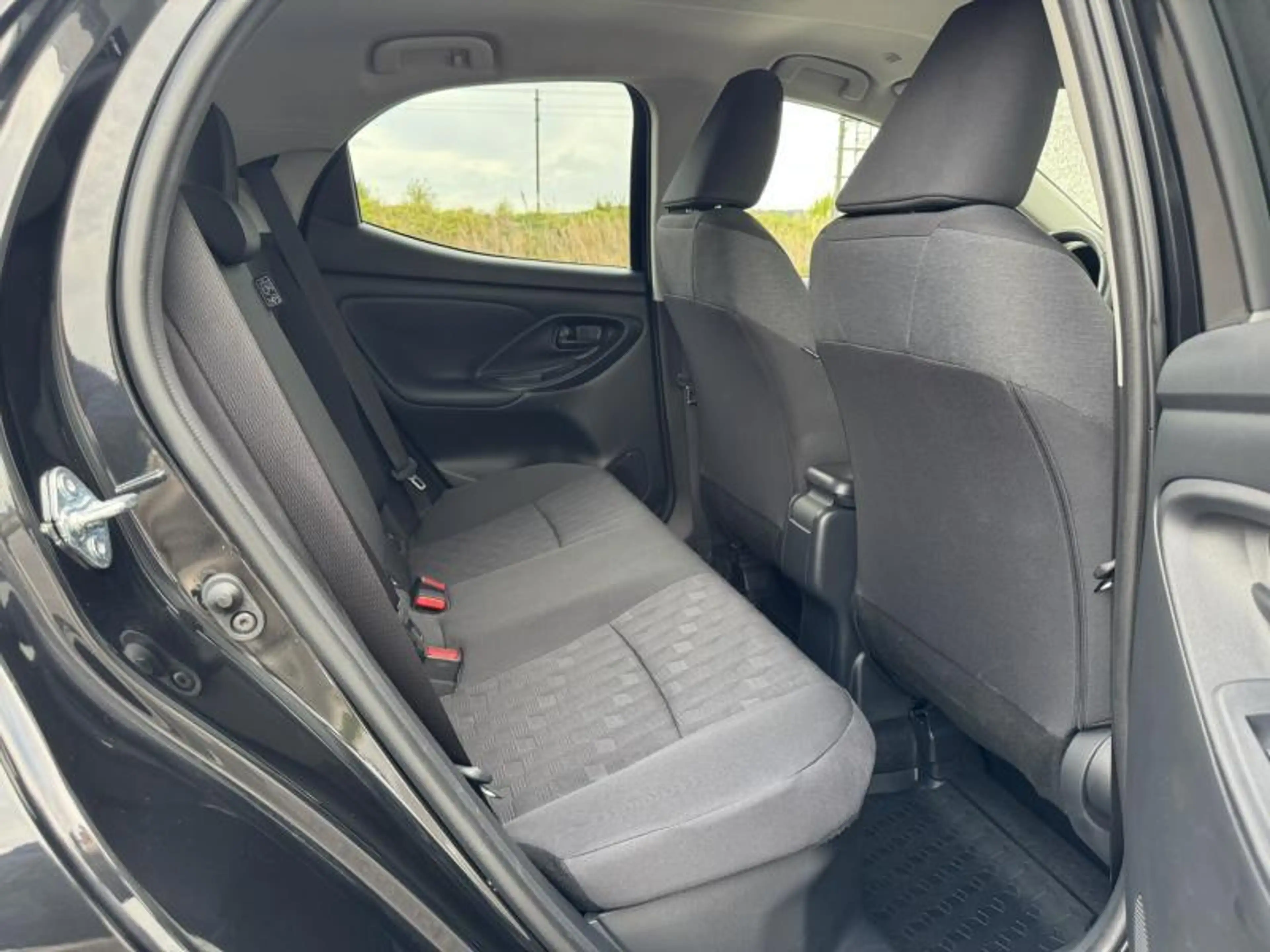 Toyota Yaris 1.5 TNGA Hybride CVT Iconic de direction ! — photo 9