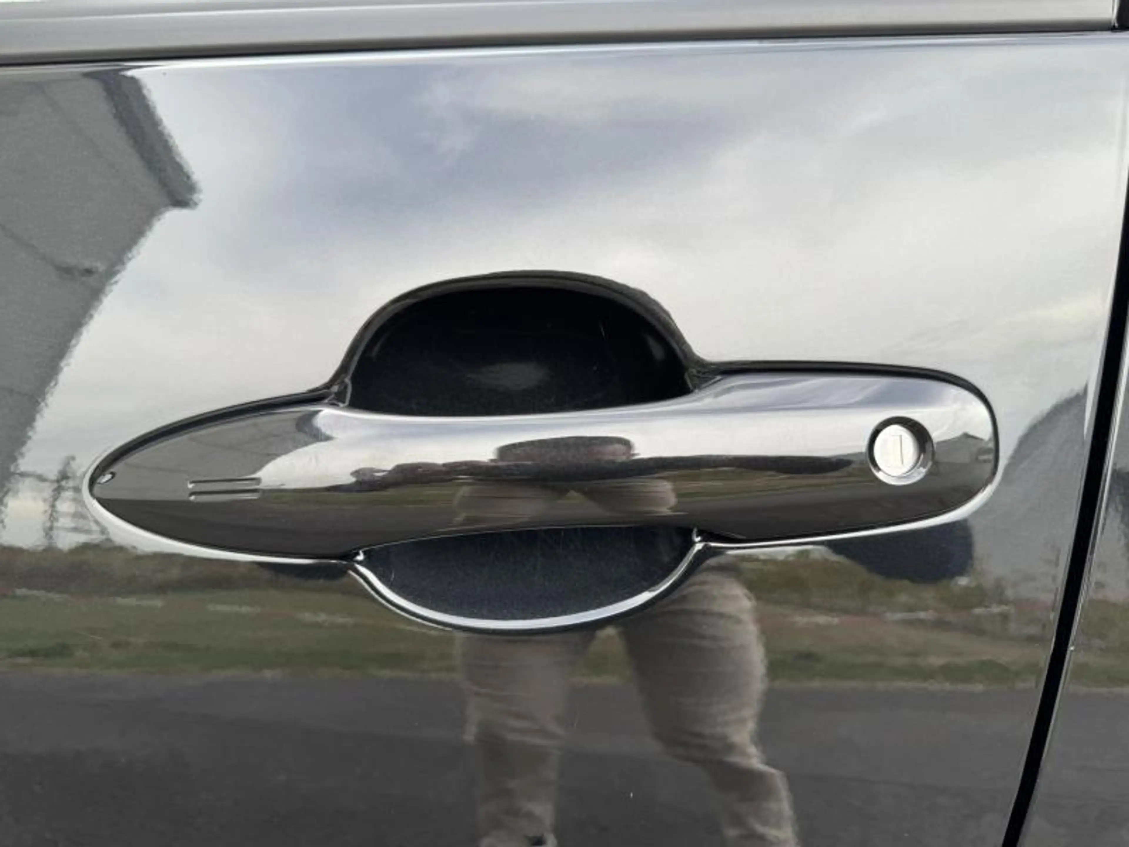 Toyota Yaris 1.5 TNGA Hybride CVT Iconic de direction ! — photo 28