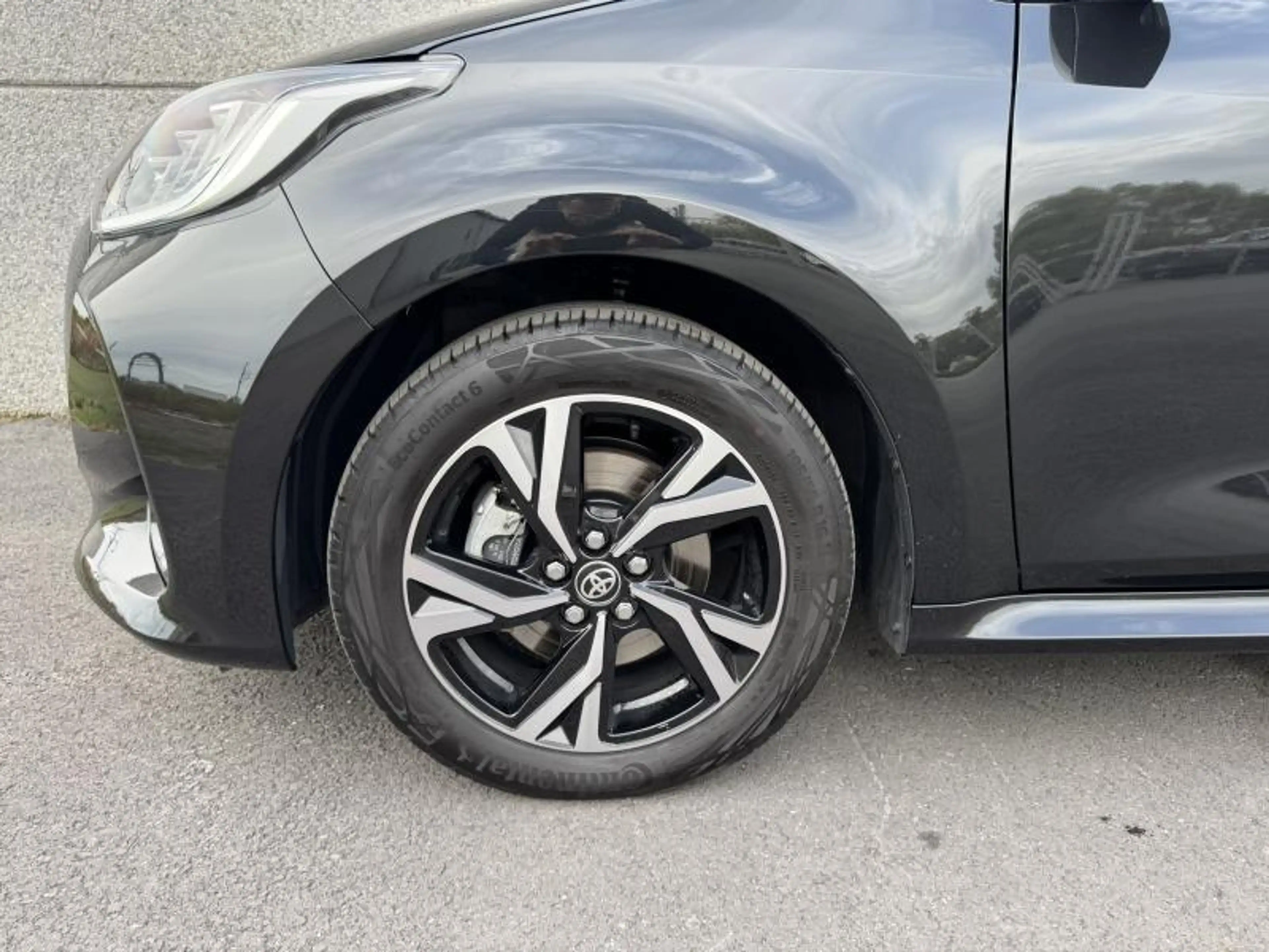 Toyota Yaris 1.5 TNGA Hybride CVT Iconic de direction ! — photo 27