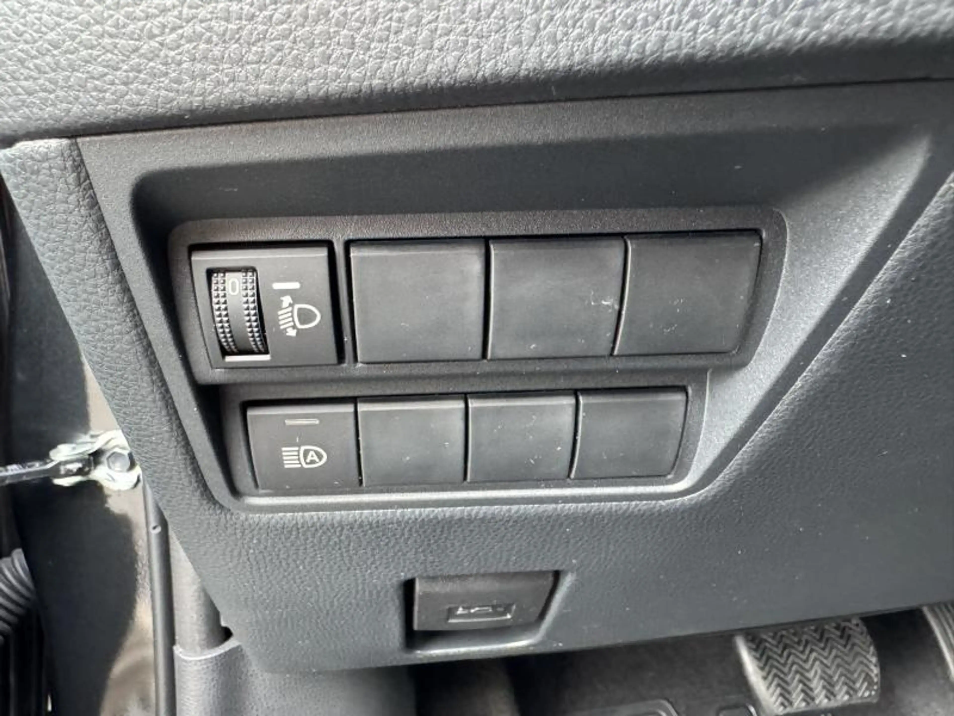 Toyota Yaris 1.5 TNGA Hybride CVT Iconic de direction ! — photo 12