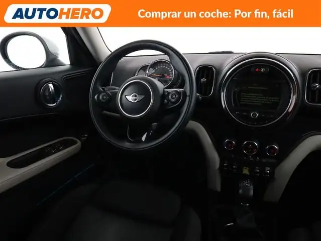 Mini Hatch view 14