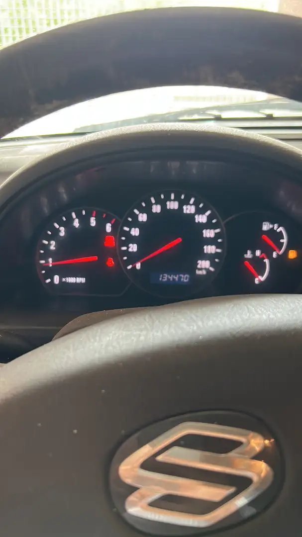 Suzuki Grand Vitara Srebrny - 2