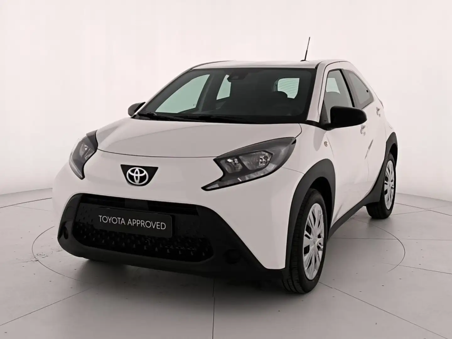 Toyota Aygo X x 1.0 active 72cv Bianco - 1