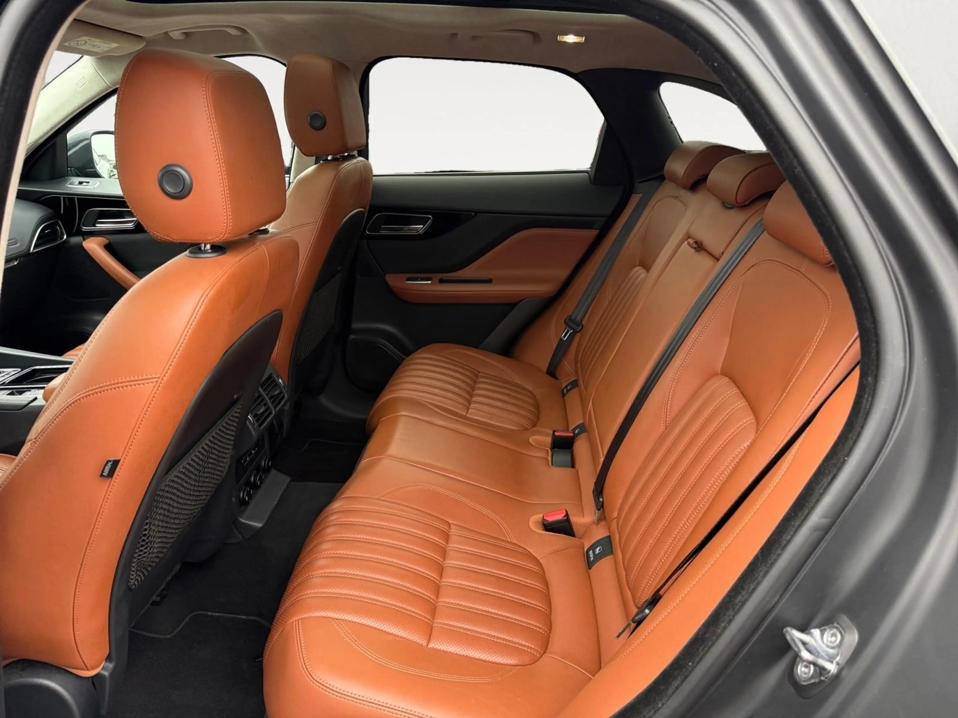 Jaguar F-Pace Portfolio — photo 10