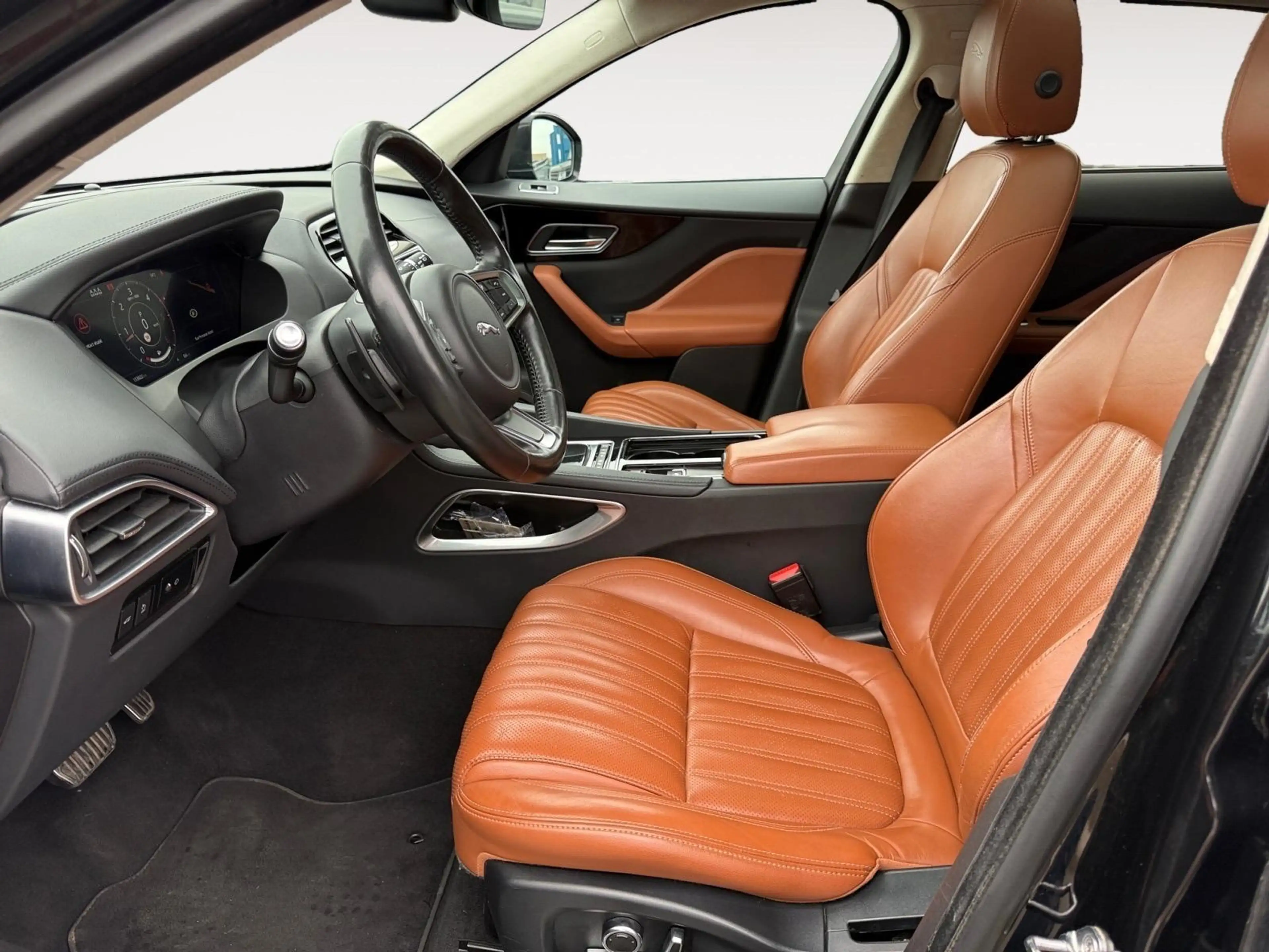 Jaguar F-Pace Portfolio — photo 11