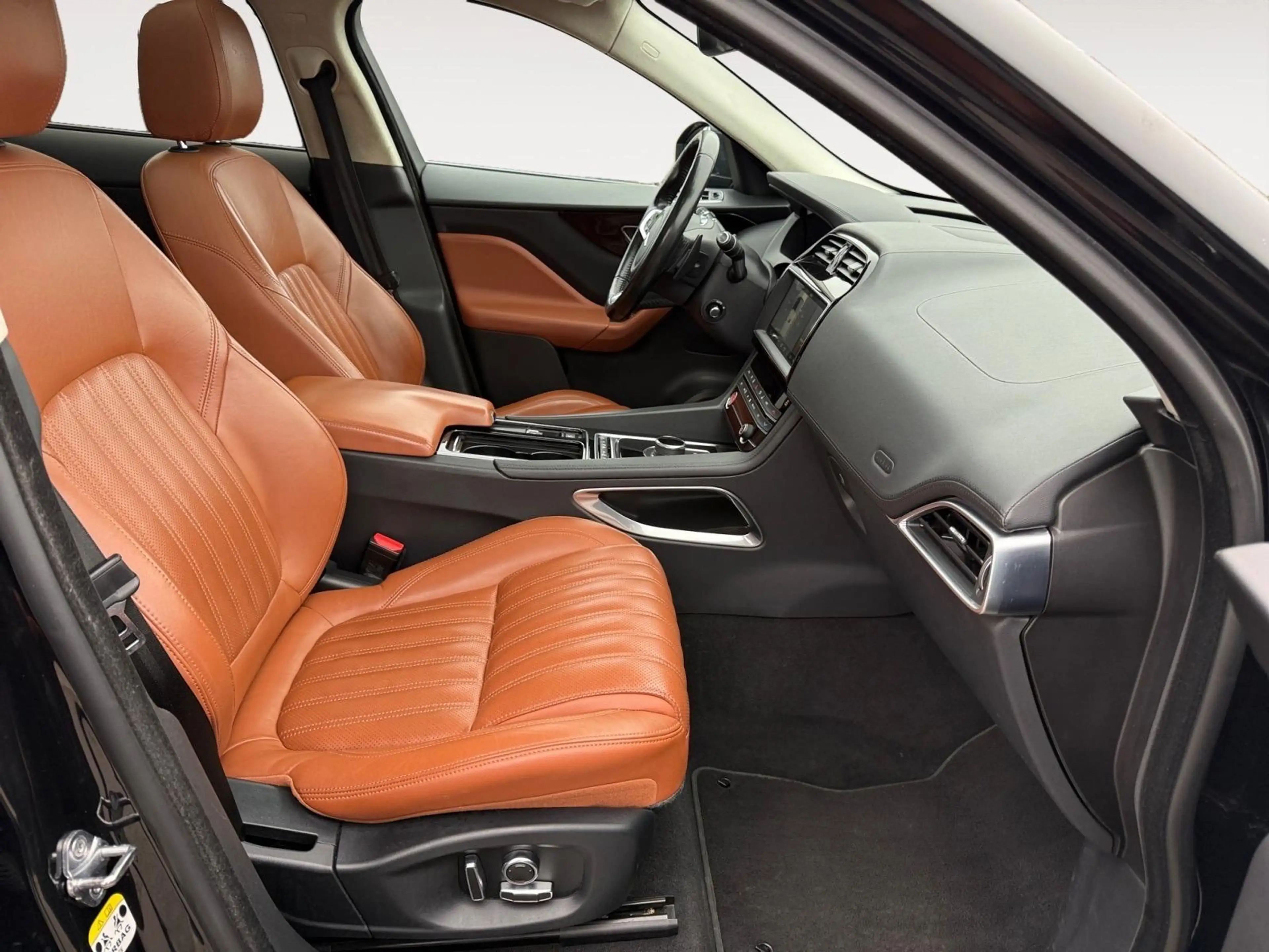 Jaguar F-Pace Portfolio — photo 9