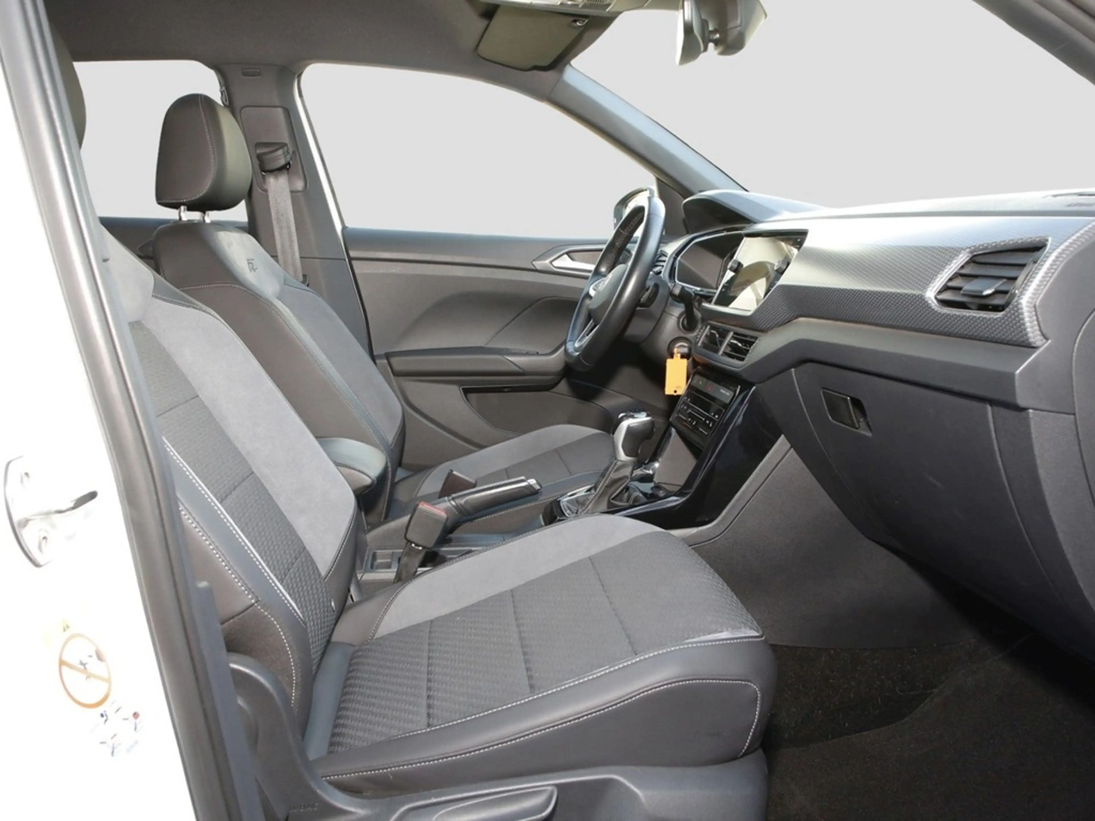 Volkswagen T-Cross 1.5 TSI DSG R-Line 18" ACC Navi SHZ LED — photo 8