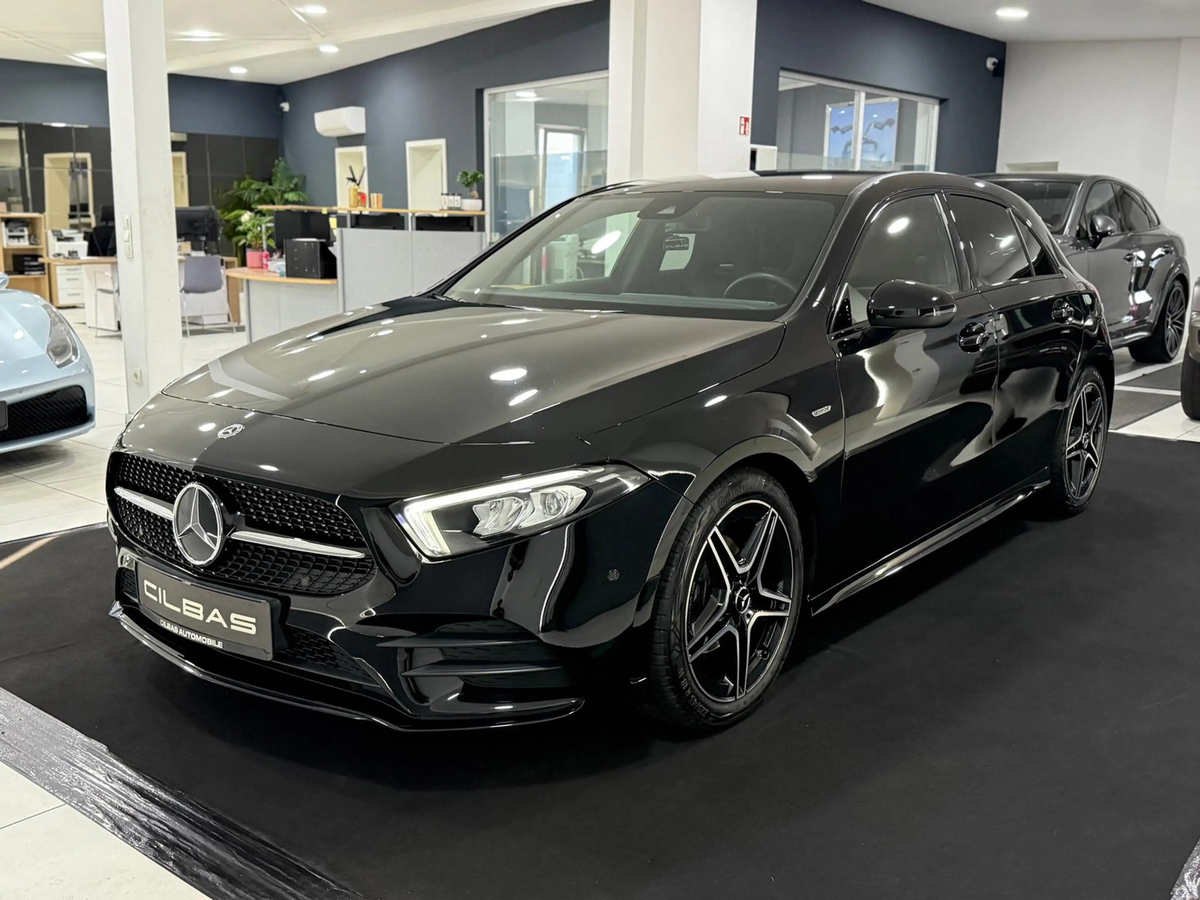 Mercedes-Benz A 180 7G Edition 2021 AMG-LINE*NIGHT*KAM*AMBI* — photo 2
