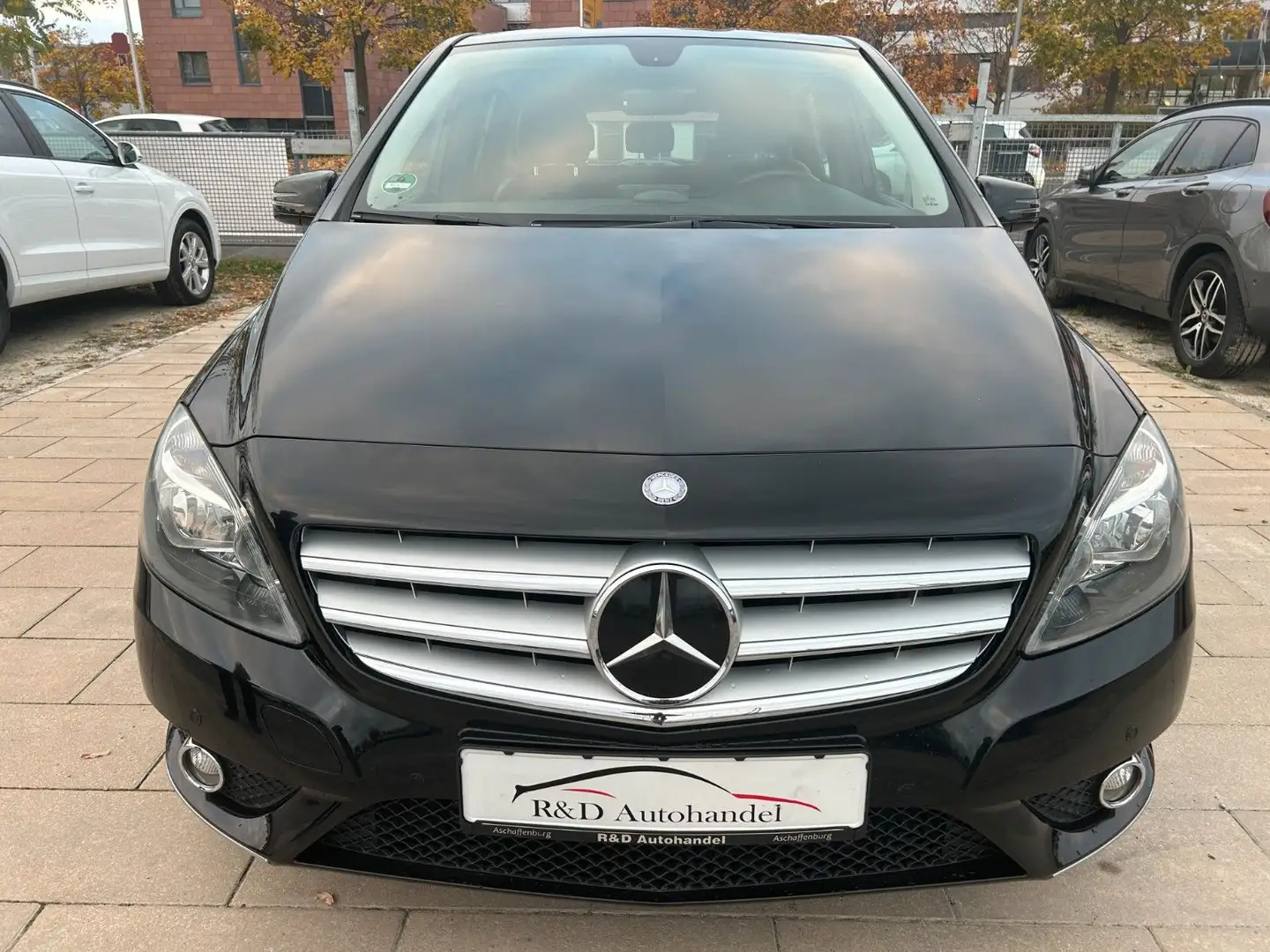 Mercedes-Benz B 180 Navi PDC Leder SHZ Klima Top Zustand Schwarz - 2