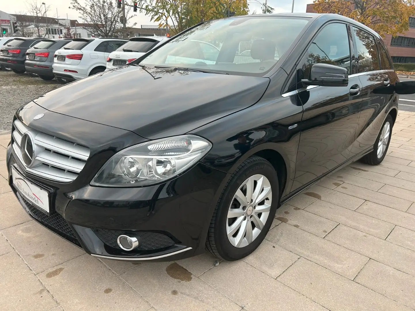 Mercedes-Benz B 180 Navi PDC Leder SHZ Klima Top Zustand Schwarz - 1