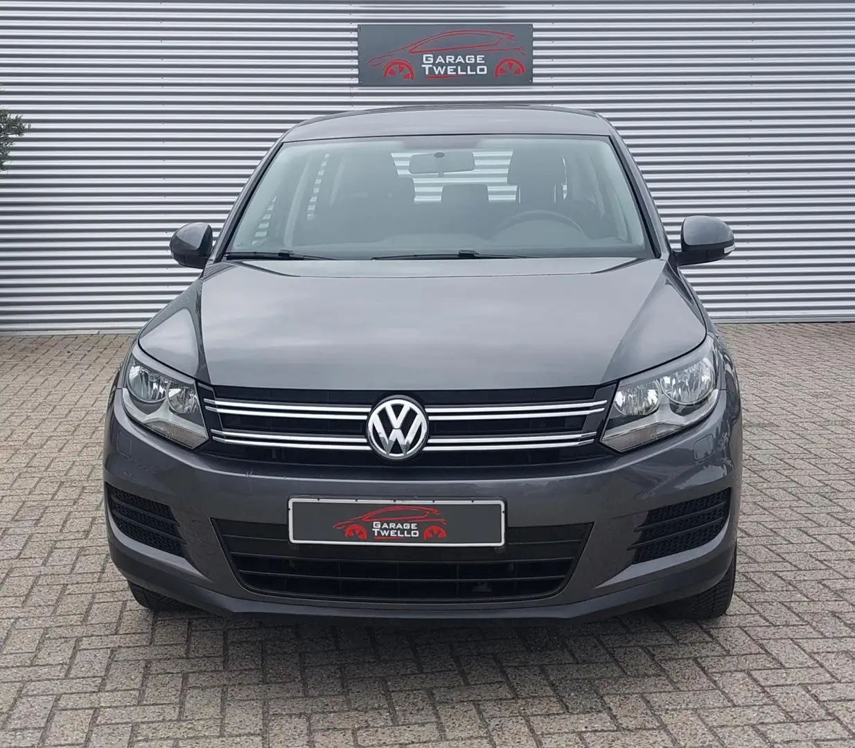 Volkswagen Tiguan 1.4 TSI Comfort&Design Edition navi,stoelverwarmin Grijs - 2