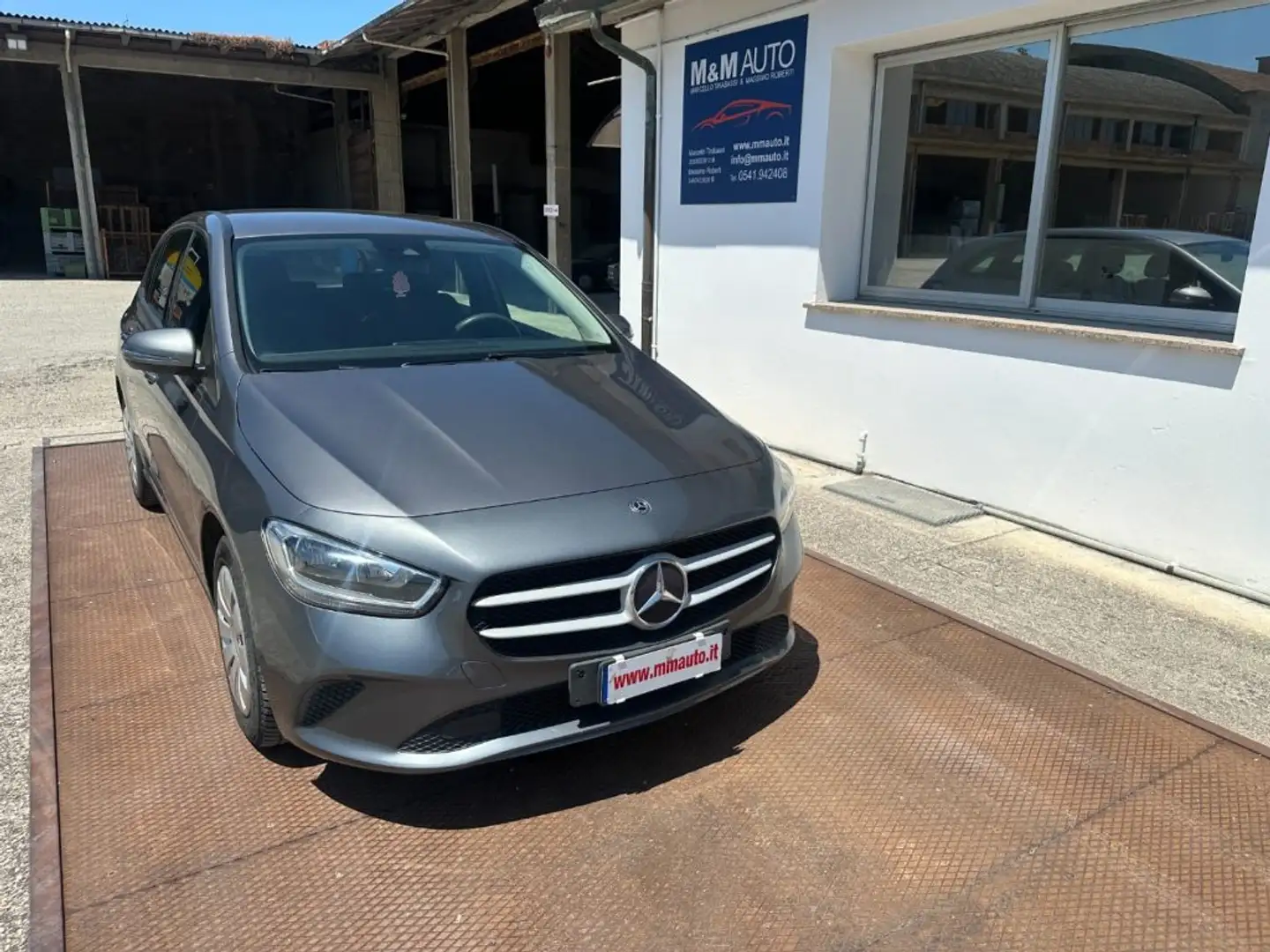 Mercedes-Benz B 200 d Automatic Executive NAVIG!!!!! Gris - 2