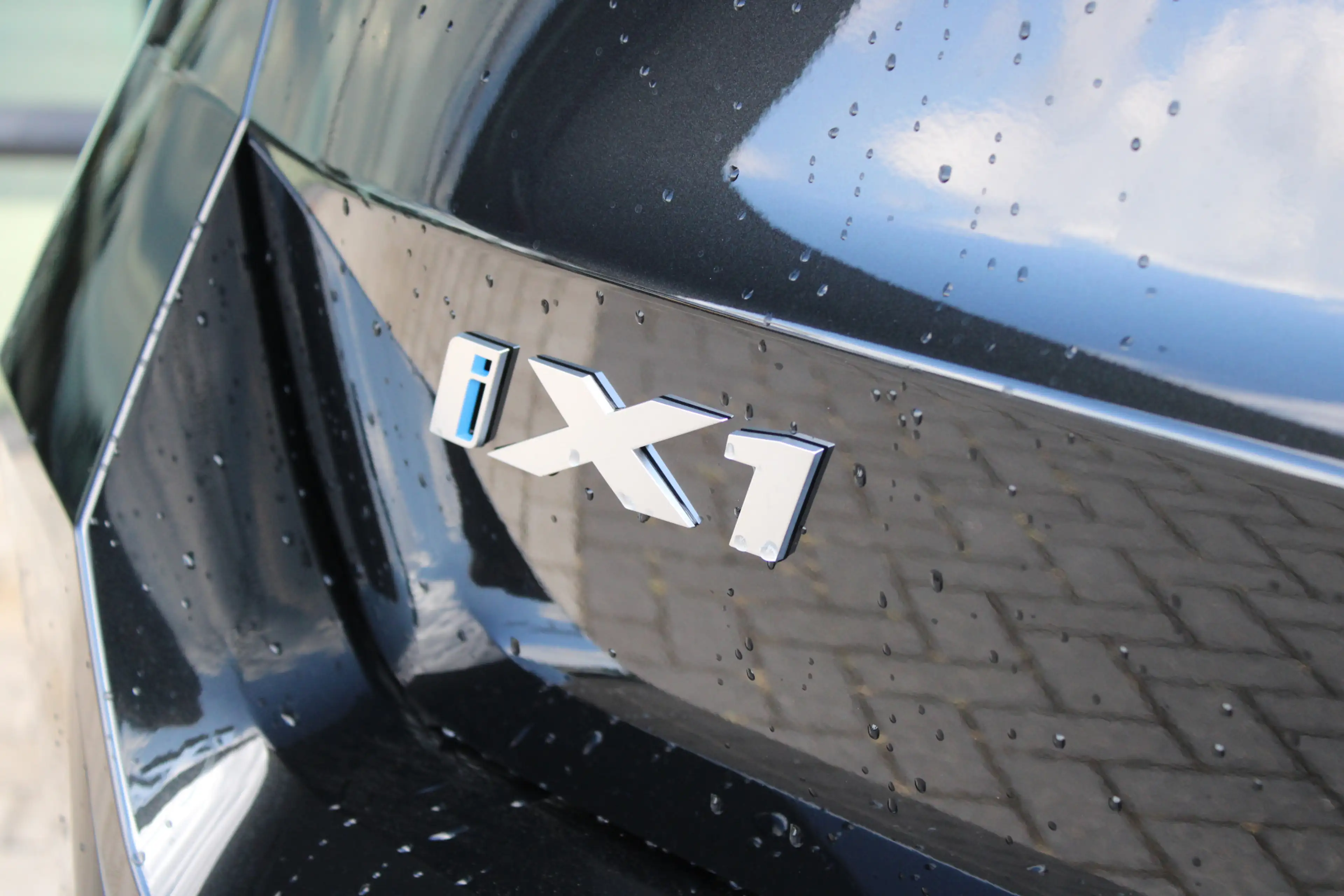 BMW iX1 eDrive20 M Sport / Panoramadak / Trekhaak / Sports — photo 9