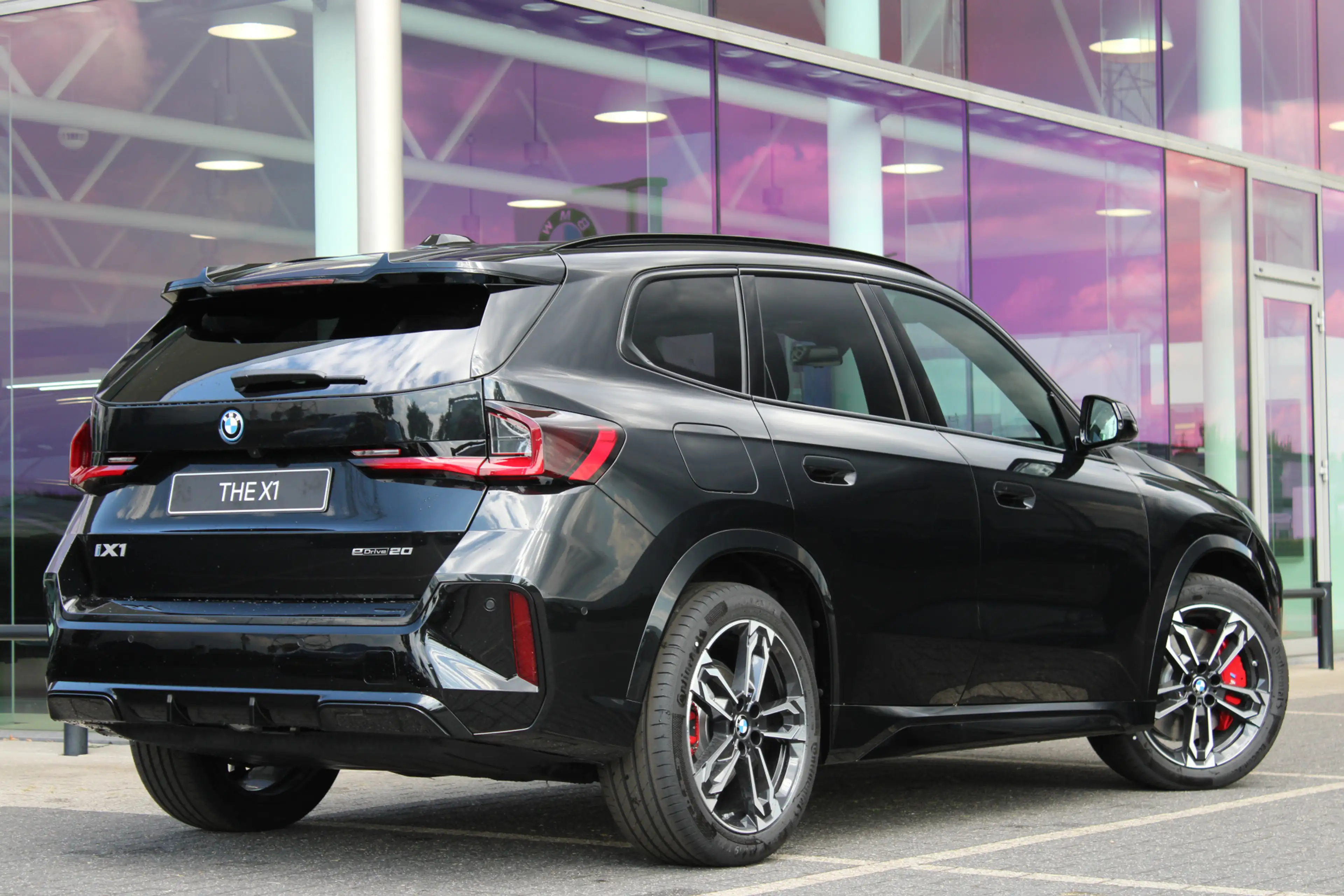 BMW iX1 eDrive20 M Sport / Panoramadak / Trekhaak / Sports — photo 10