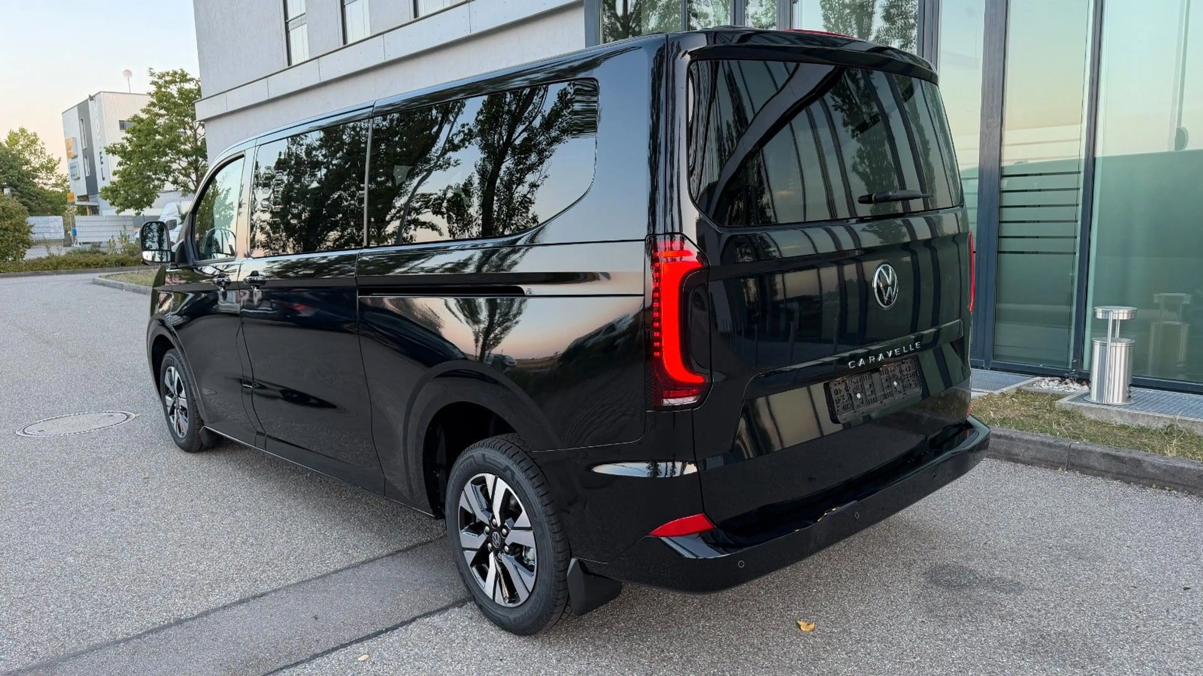 Volkswagen T7 Caravelle Style 2.0 TDI LR 9Si Lang 2027 NEU — photo 7