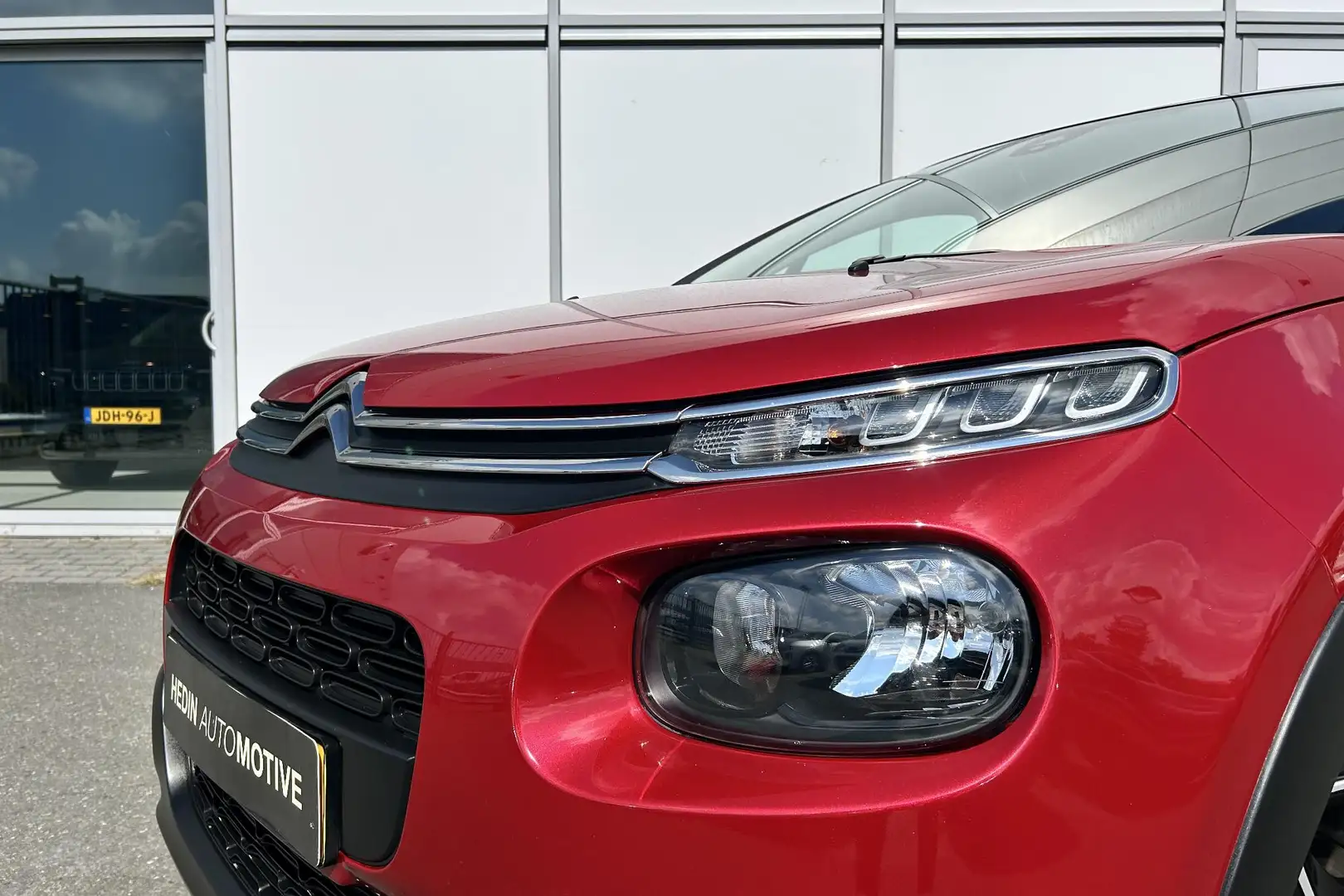 Citroen C3 1.2 82pk Feel | Trekhaak | Navigatie | Climate con Rouge - 2
