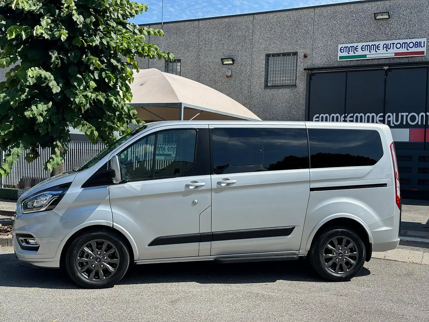 Ford Tourneo Custom 320 L1 H1 Trend 2.0TDCi 130 Cv 8 POSTI IVA ESP!!! Grigio - 2