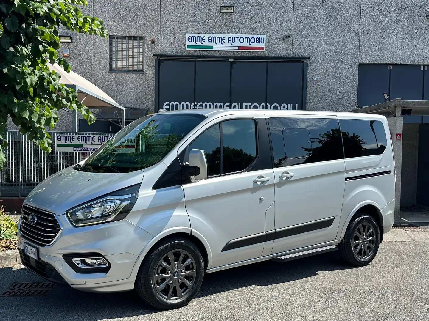 Ford Tourneo Custom 320 L1 H1 Trend 2.0TDCi 130 Cv 8 POSTI IVA ESP!!! Grigio - 1