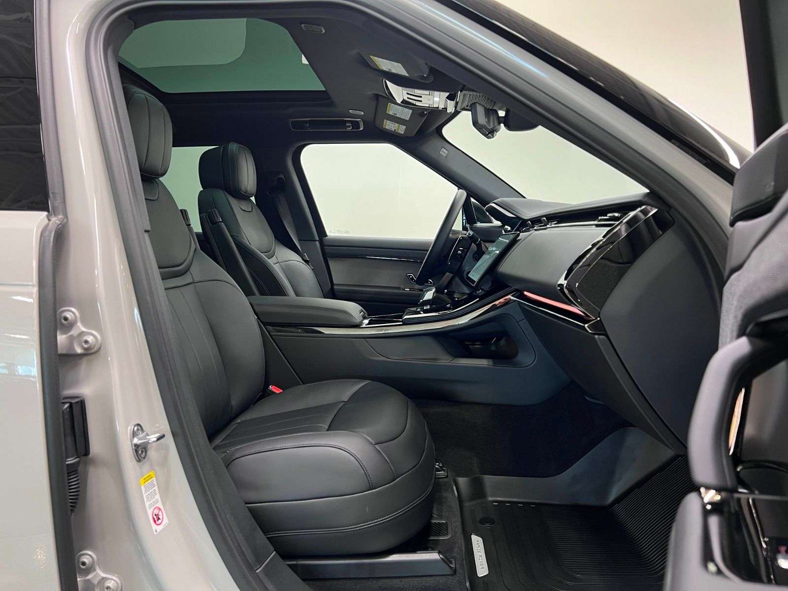 2026 Land Rover Range Rover Sport P400 DYNAMIC HSE alt 5