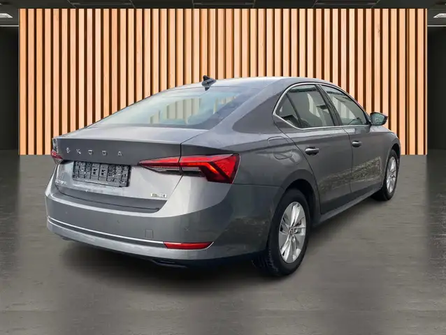 Skoda Octavia view 4