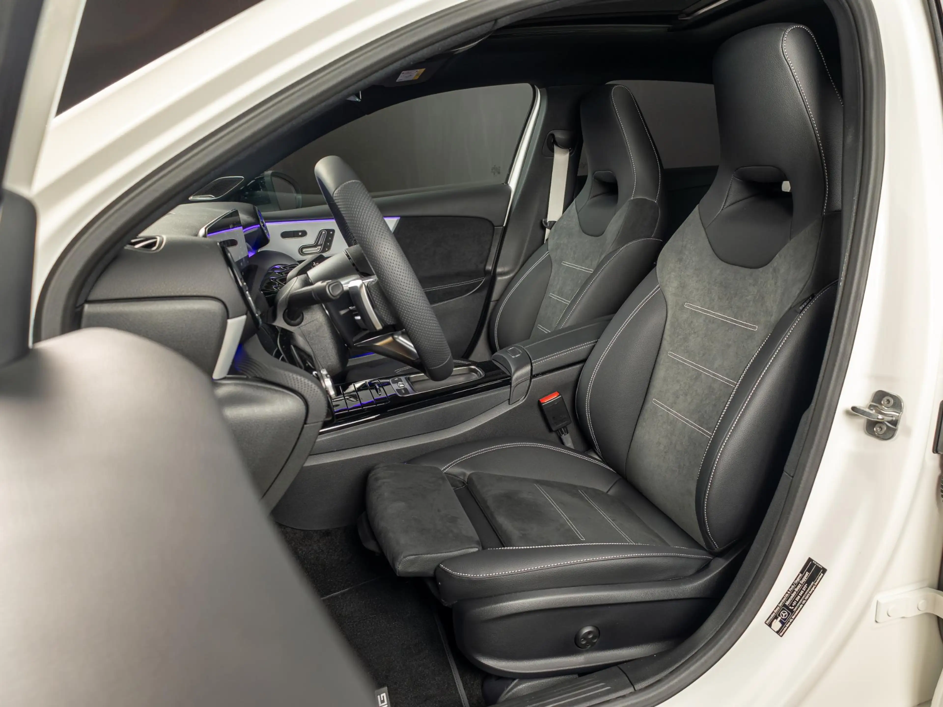 Mercedes-Benz A 250 Hatchback e Business Solution AMG | Premium Plus | — photo 9