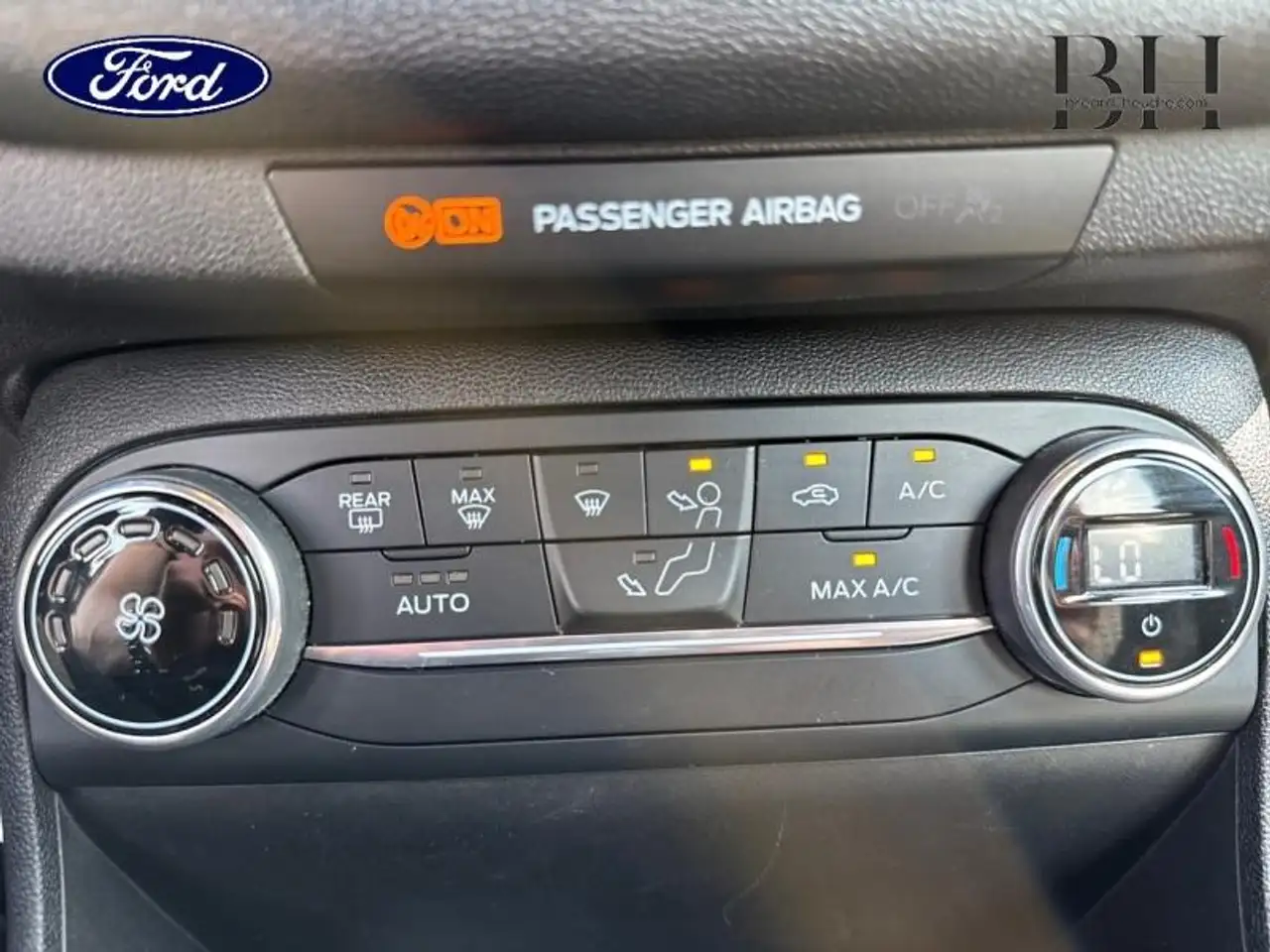 Ford Fiesta Active — photo 18