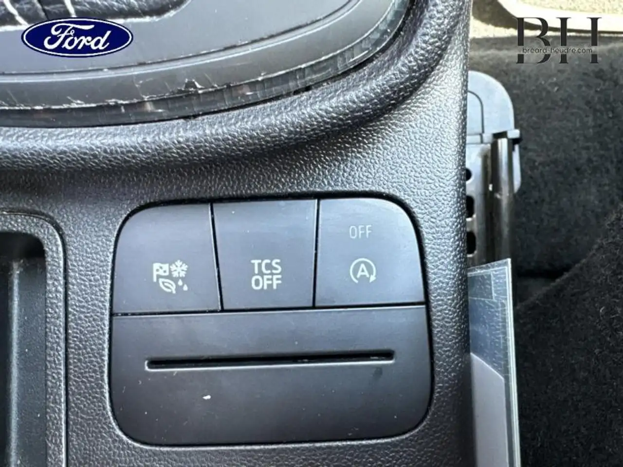 Ford Fiesta Active — photo 19