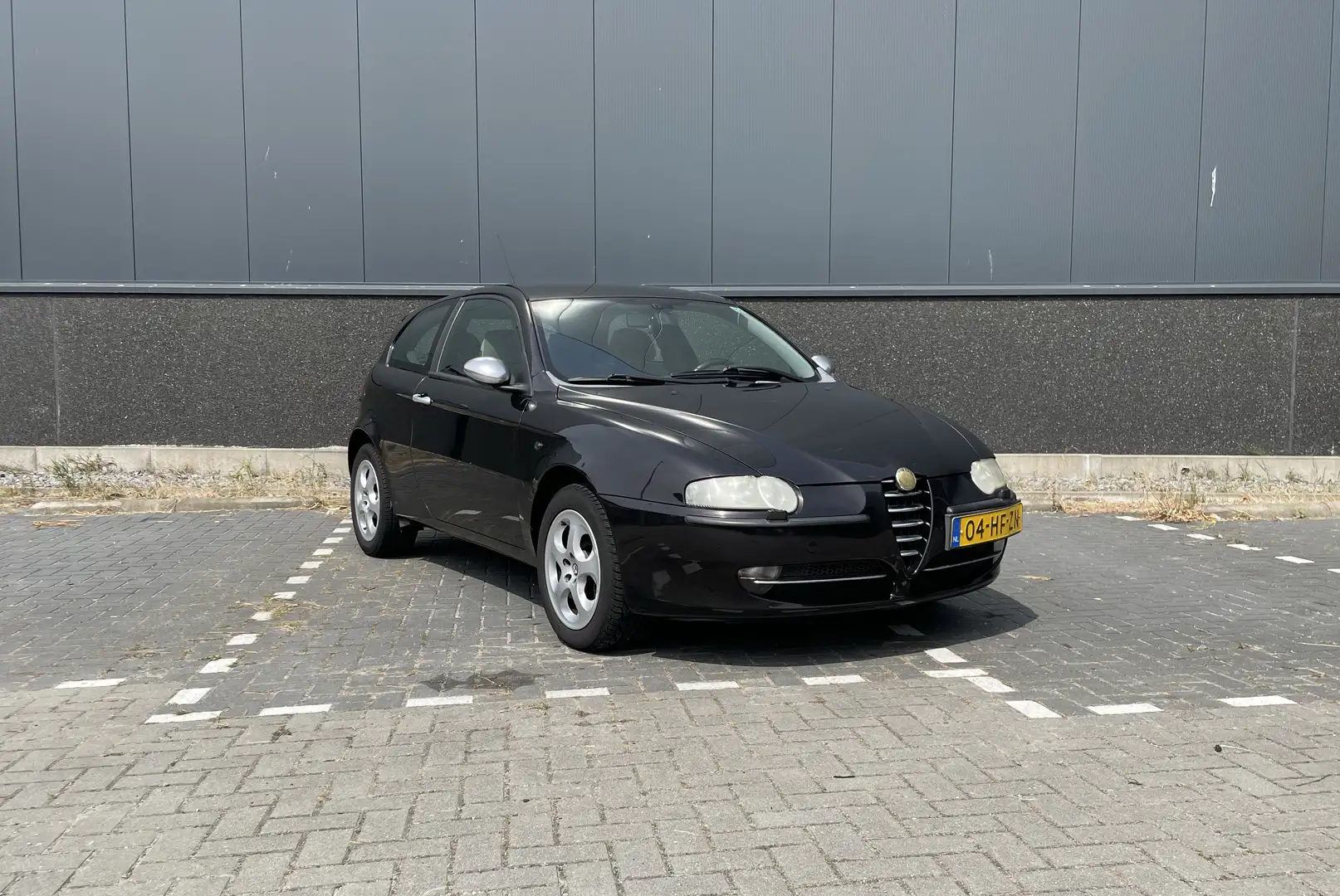 Alfa Romeo 147 2.0 TS Distinctive Zwart - 1
