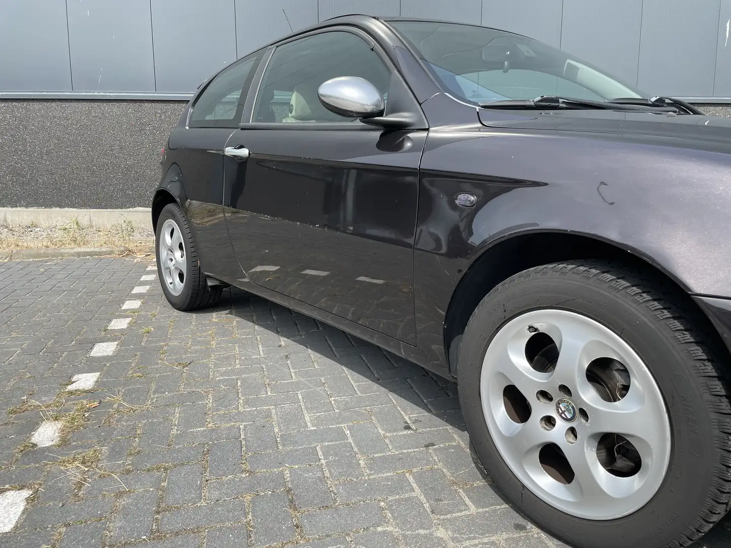 Alfa Romeo 147 2.0 TS Distinctive Zwart - 2