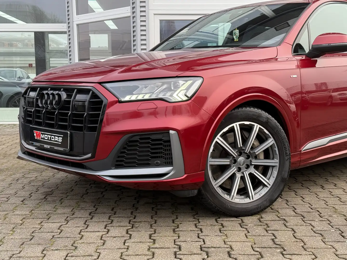 Audi Q7 55 TFSI e quattro S line Czerwony - 2