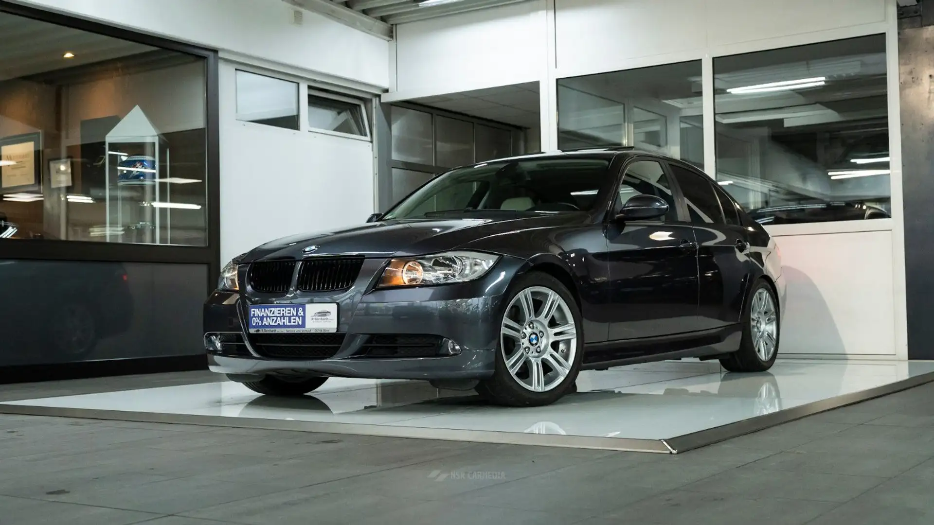 BMW 325 i xDrive Lim Schiebdach Sitzheizung Grau - 1