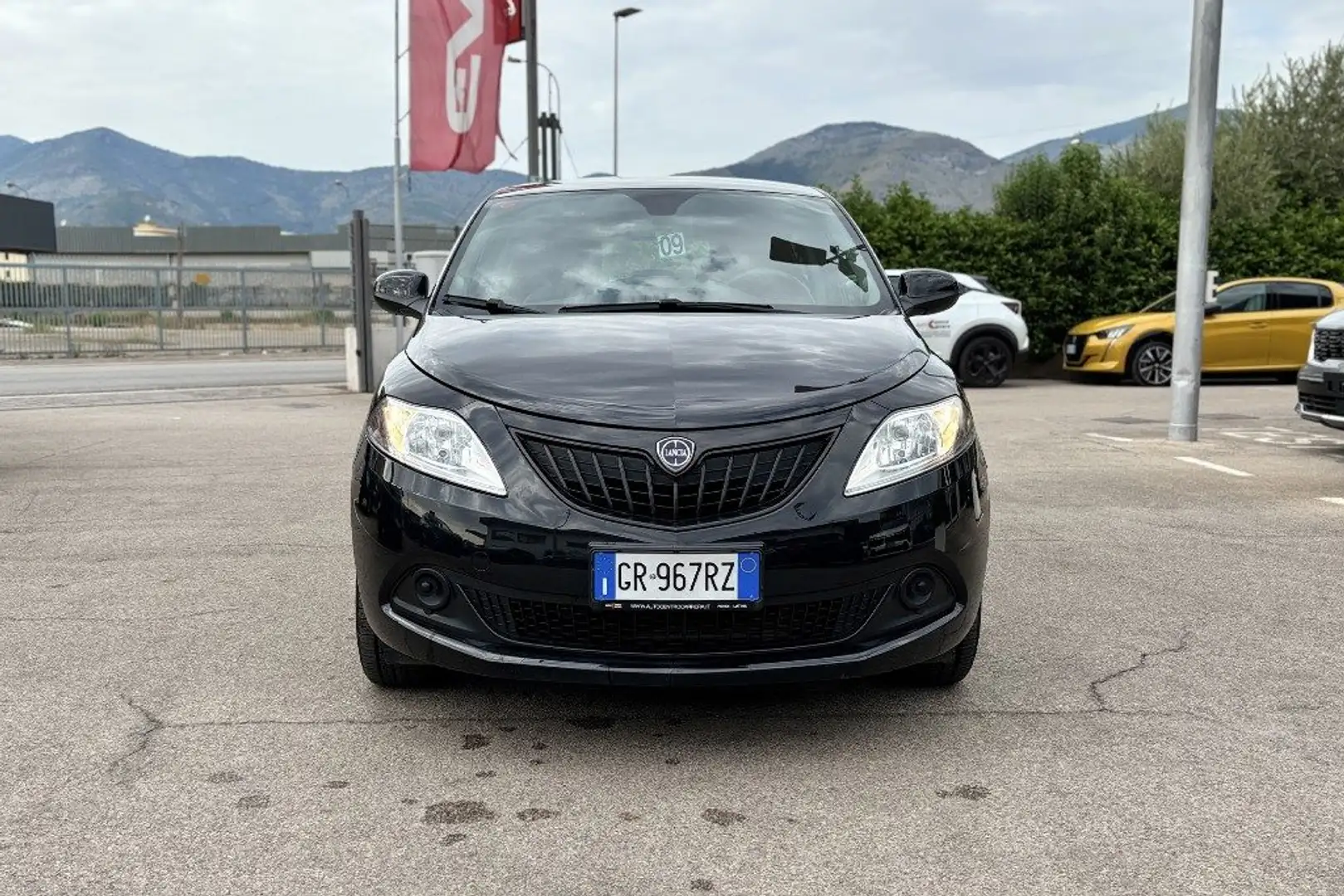Lancia Ypsilon 1.0 FireFly 5 porte S&S Hybrid Silver Noir - 2